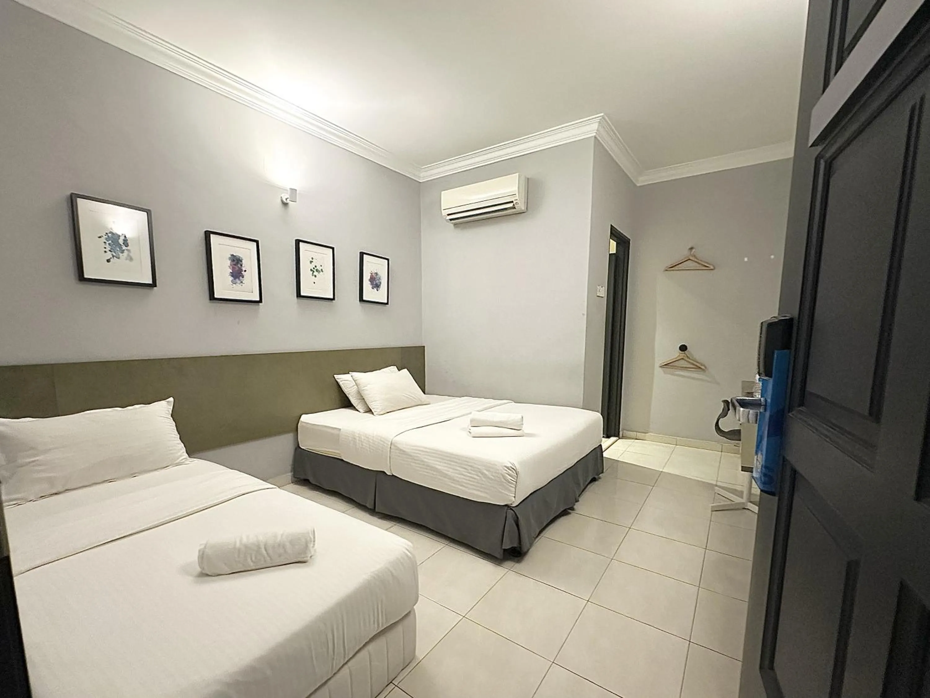 Bed in # Hashtag Hotel - Self Check in