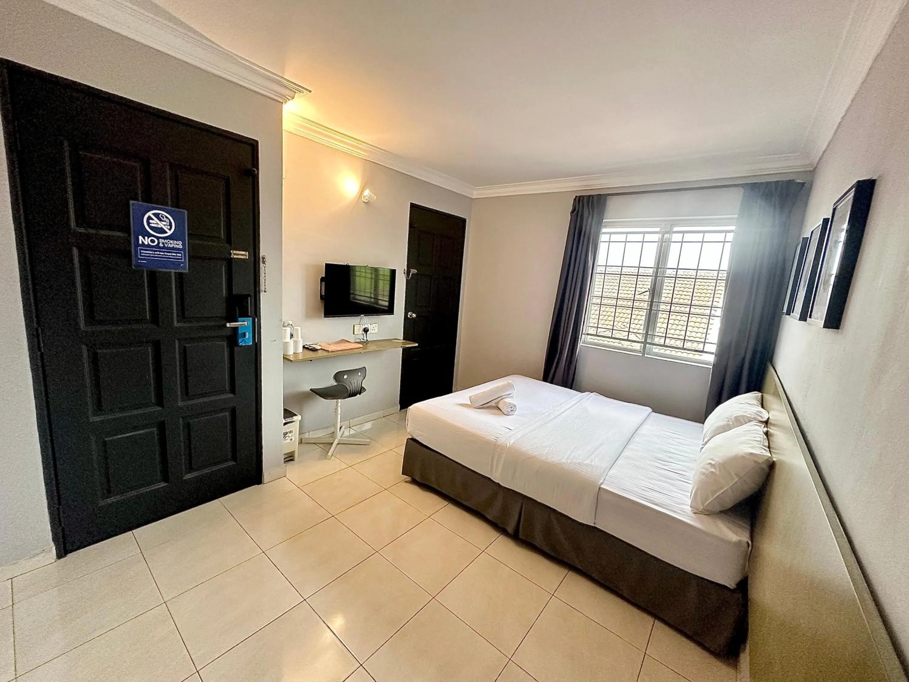 TV and multimedia, Bed in # Hashtag Hotel - Self Check in