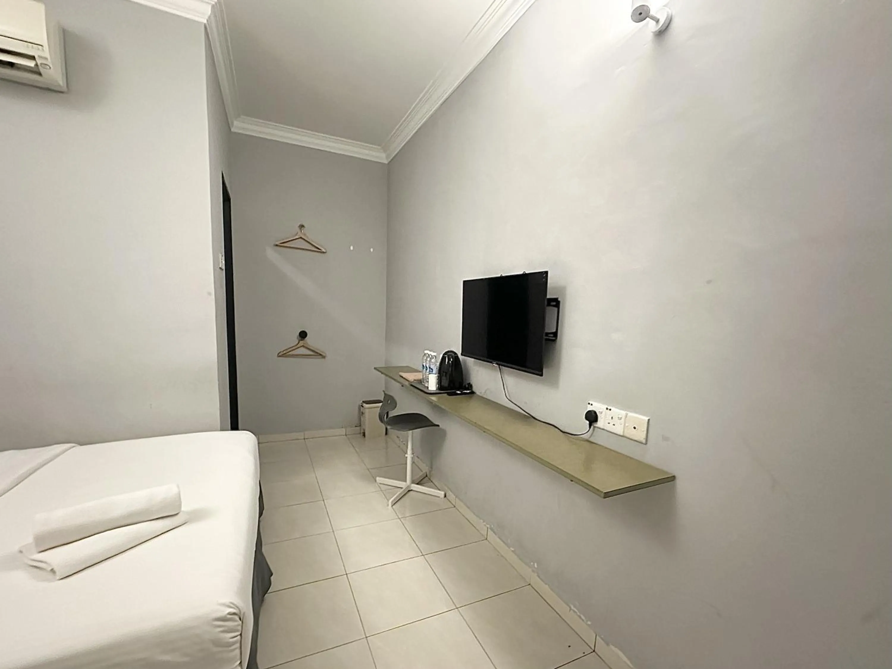 TV and multimedia, Bed in # Hashtag Hotel - Self Check in