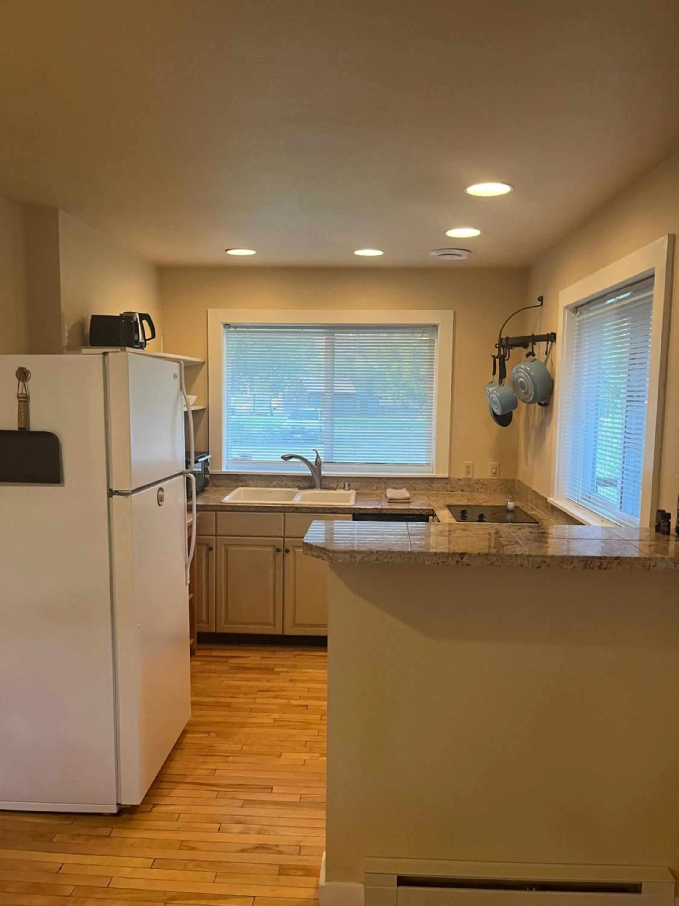 Kitchen or kitchenette in River Run Inn