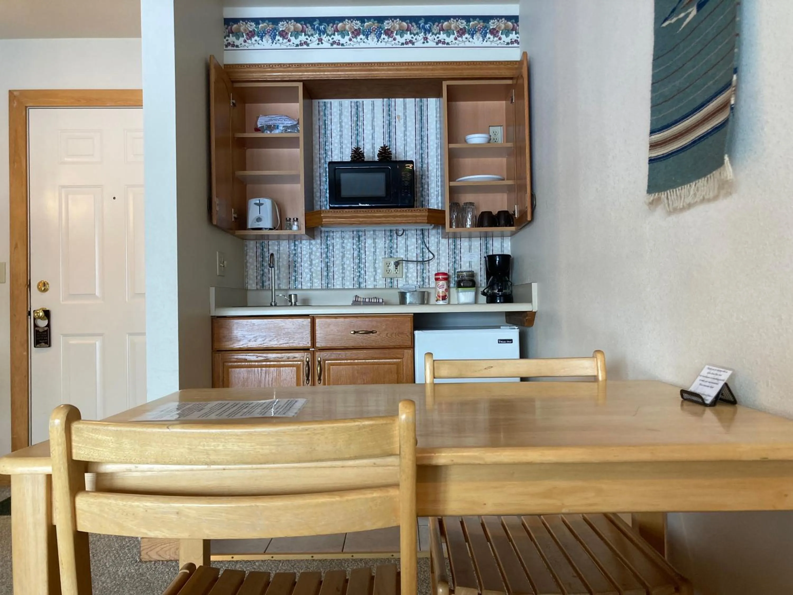 Kitchen or kitchenette in River Run Inn