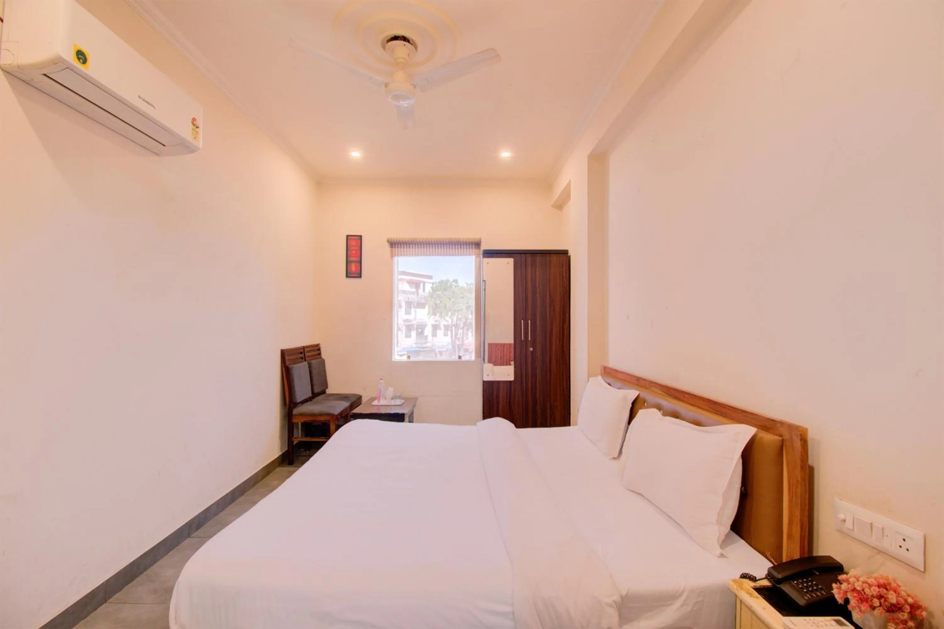 Bedroom, Bed in Hotel Bhagwati Palace