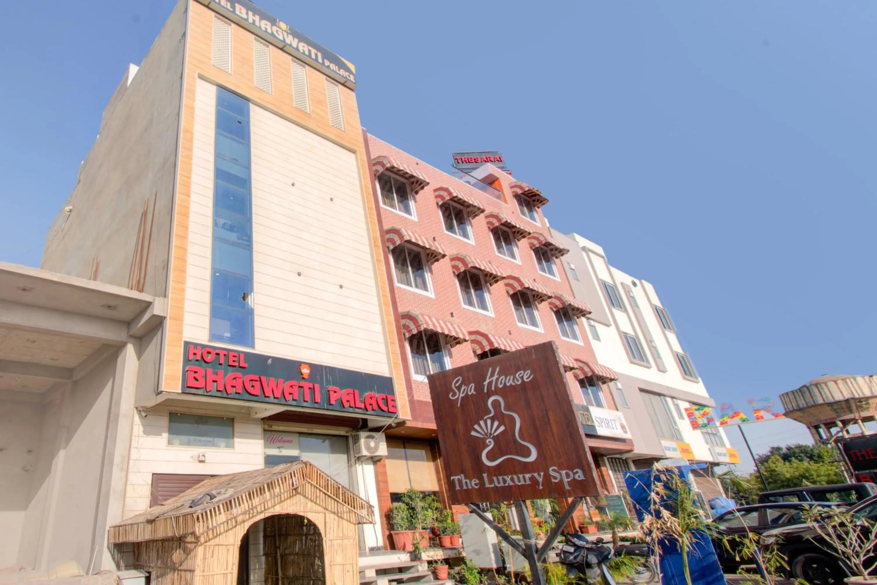 Facade/entrance in Hotel Bhagwati Palace