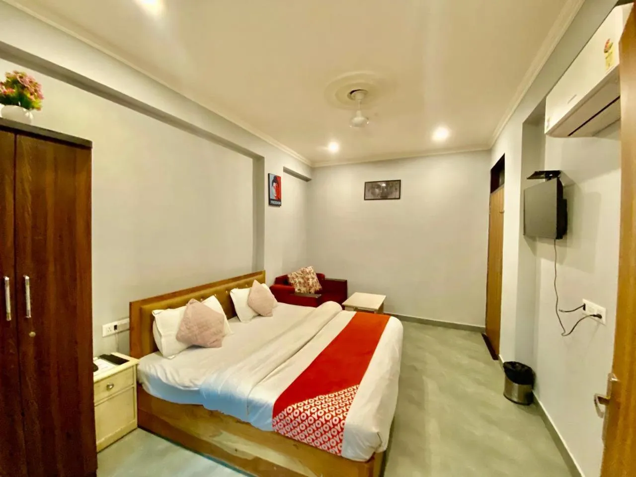 Bed in Hotel Bhagwati Palace