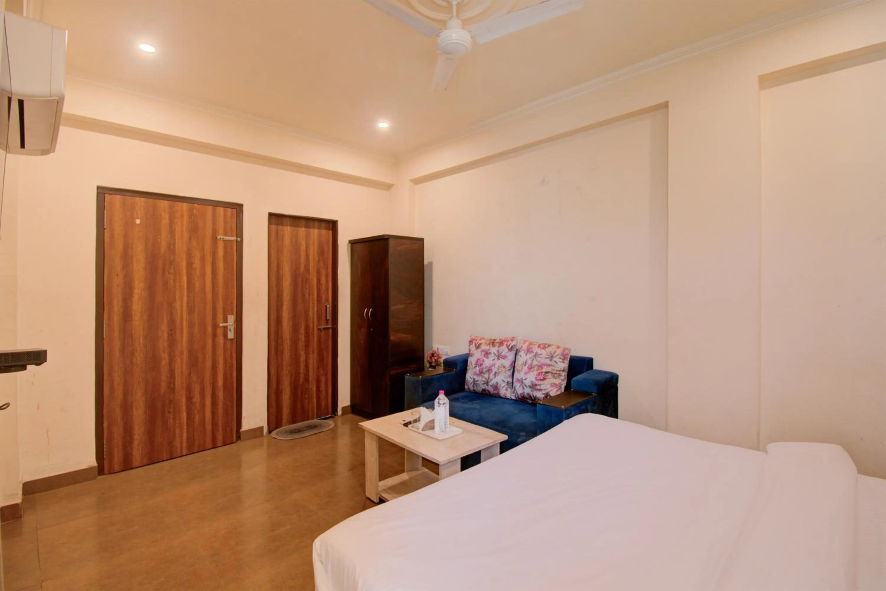 Bed in Hotel Bhagwati Palace