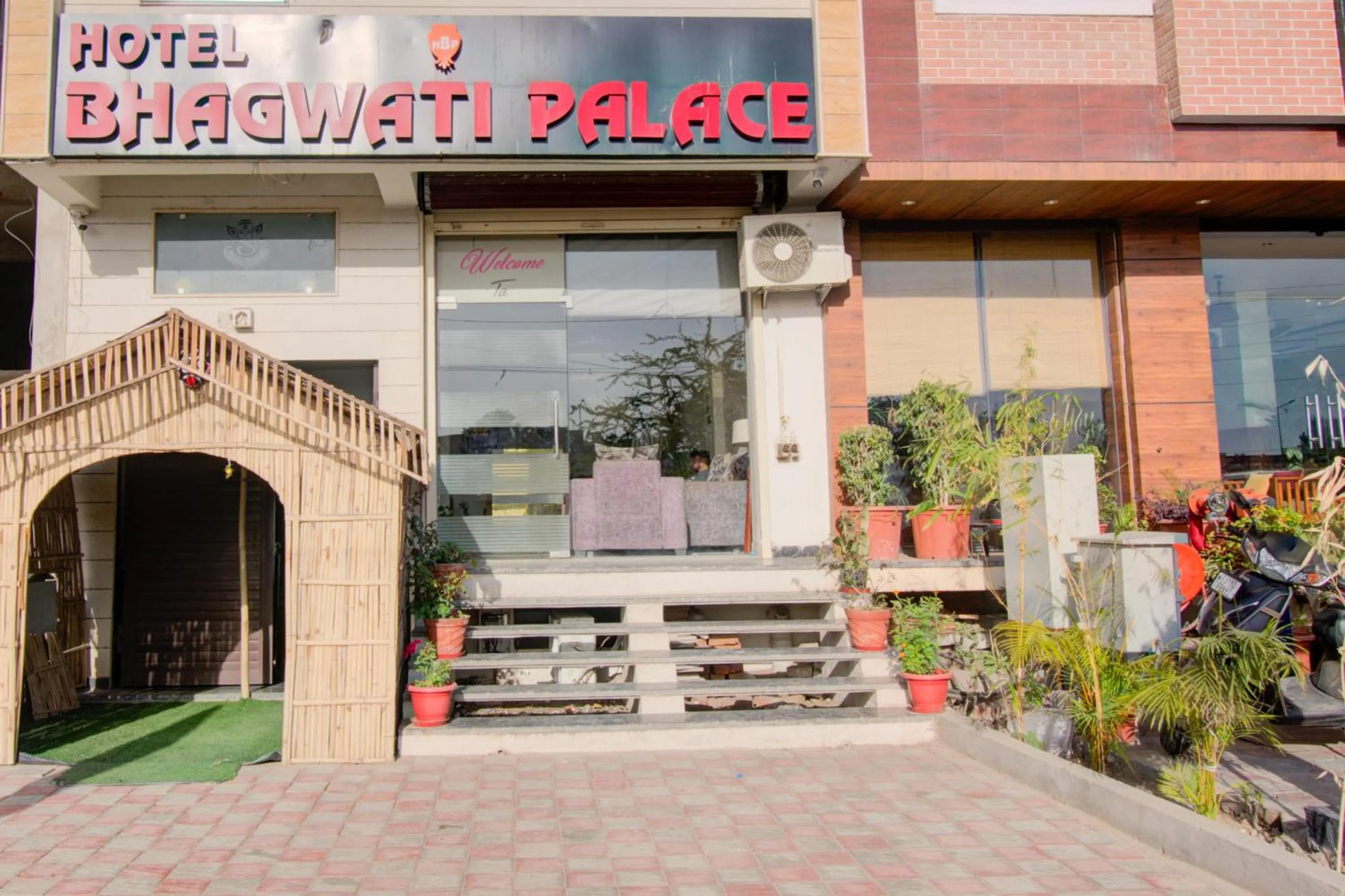 Facade/entrance in Hotel Bhagwati Palace