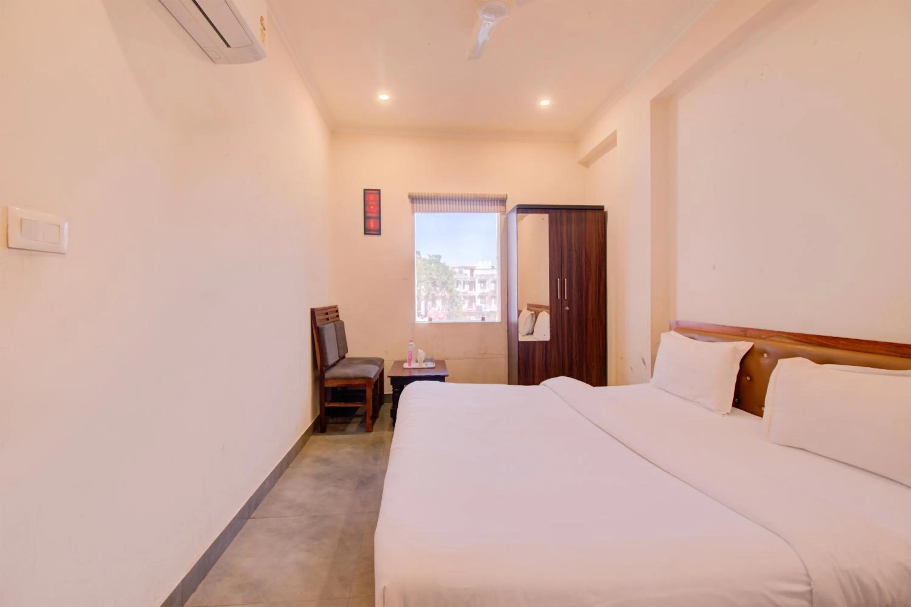 Bedroom, Bed in Hotel Bhagwati Palace