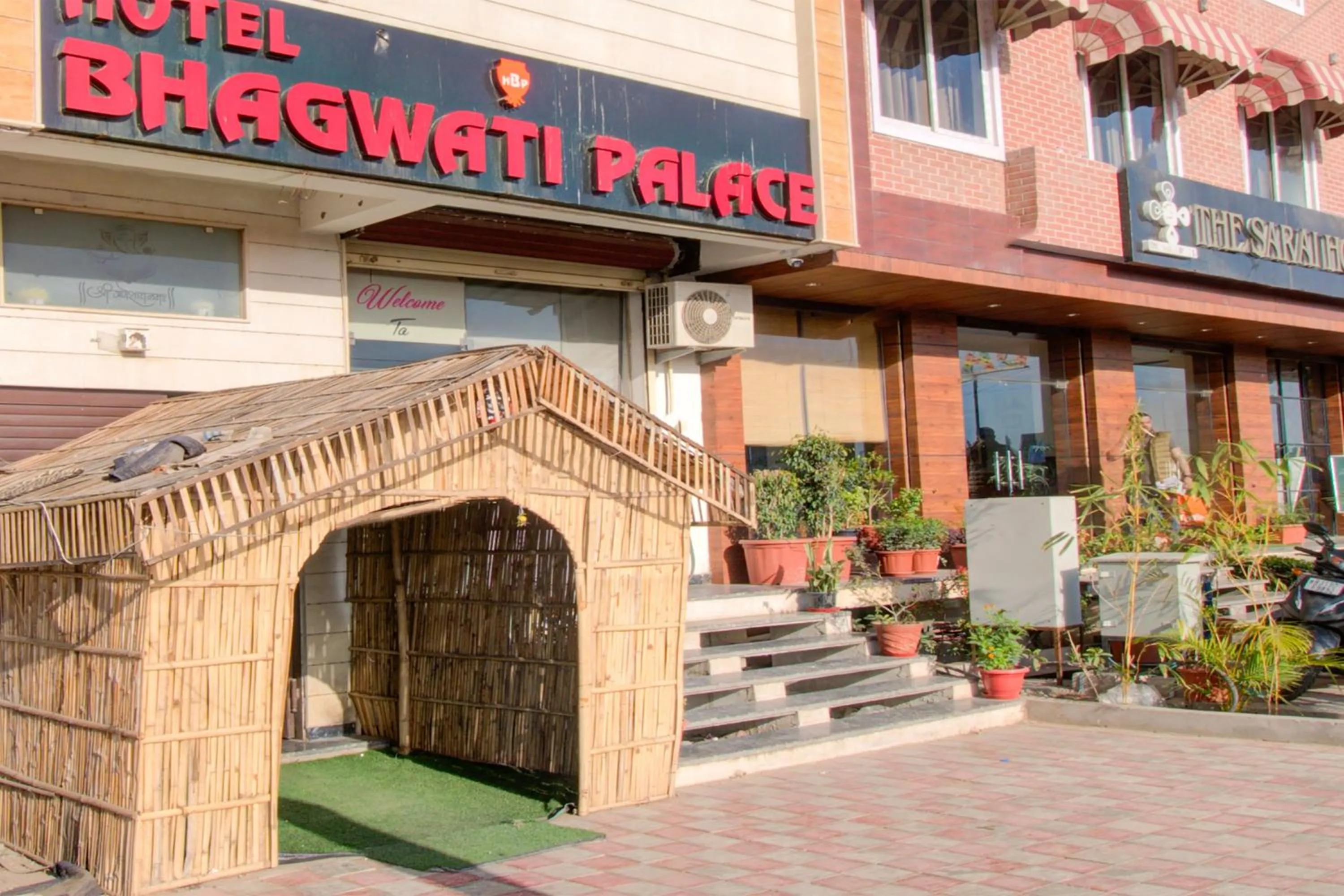 Facade/entrance in Hotel Bhagwati Palace
