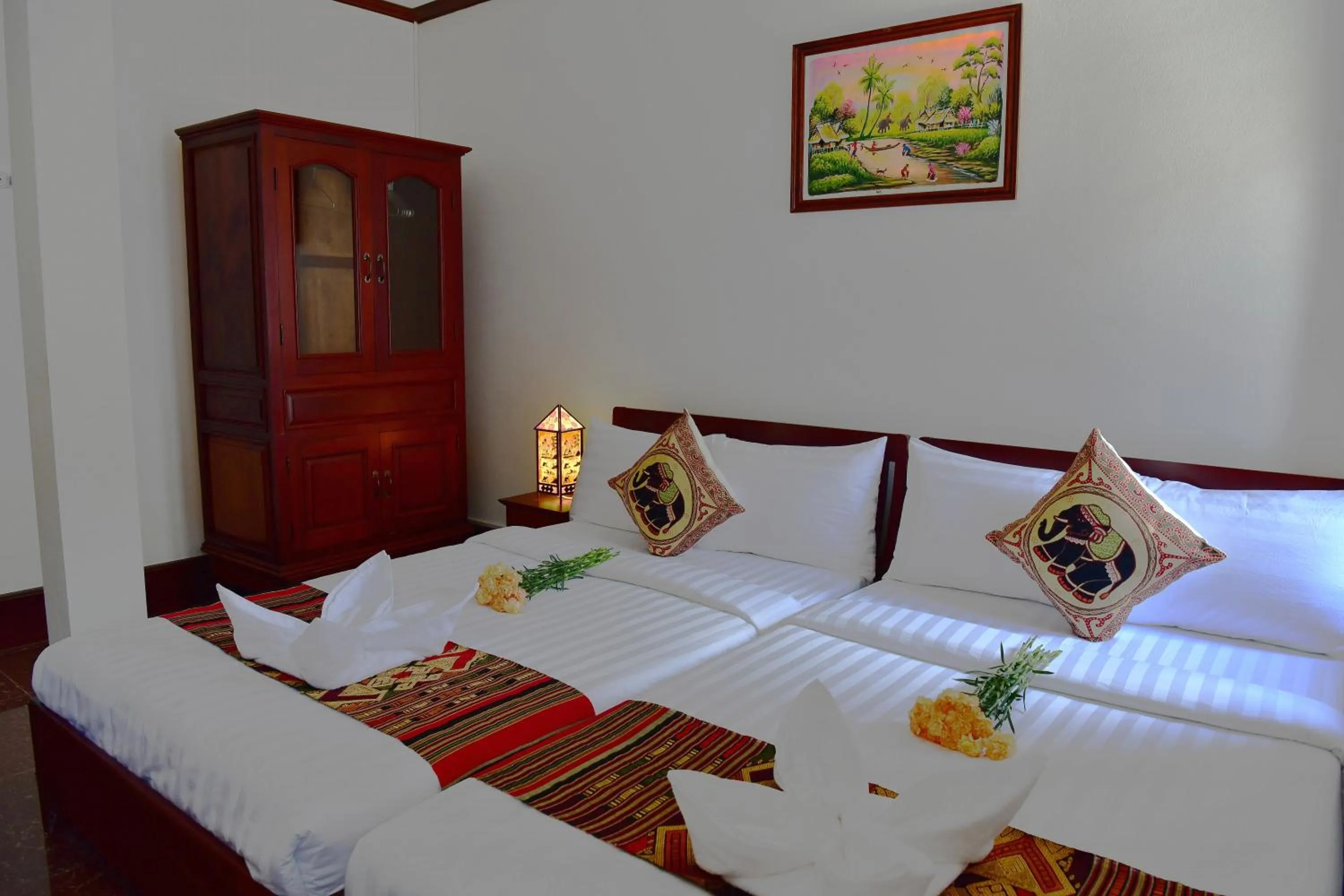 Bed in Thatsaphone Hotel