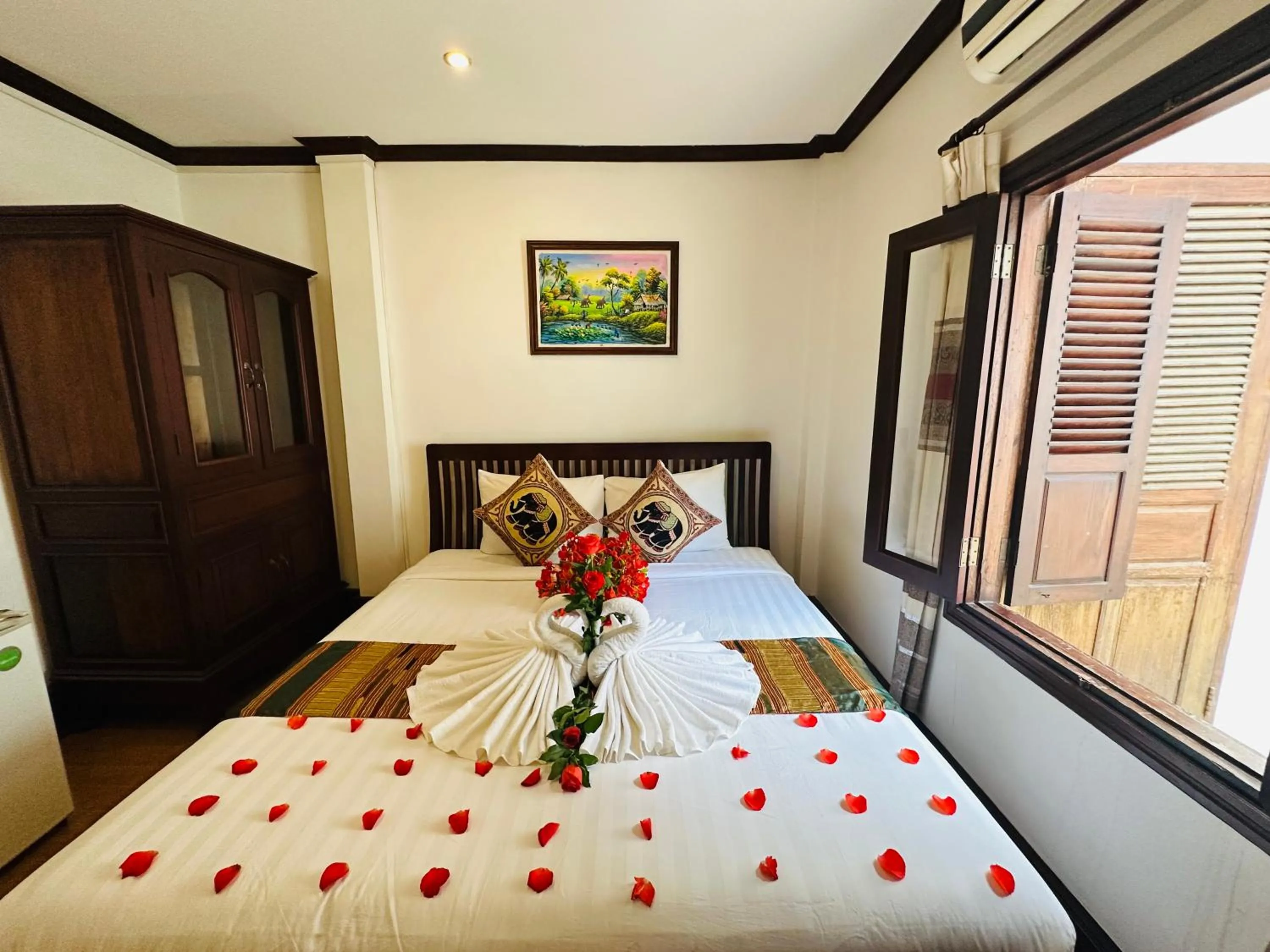 Bed in Thatsaphone Hotel