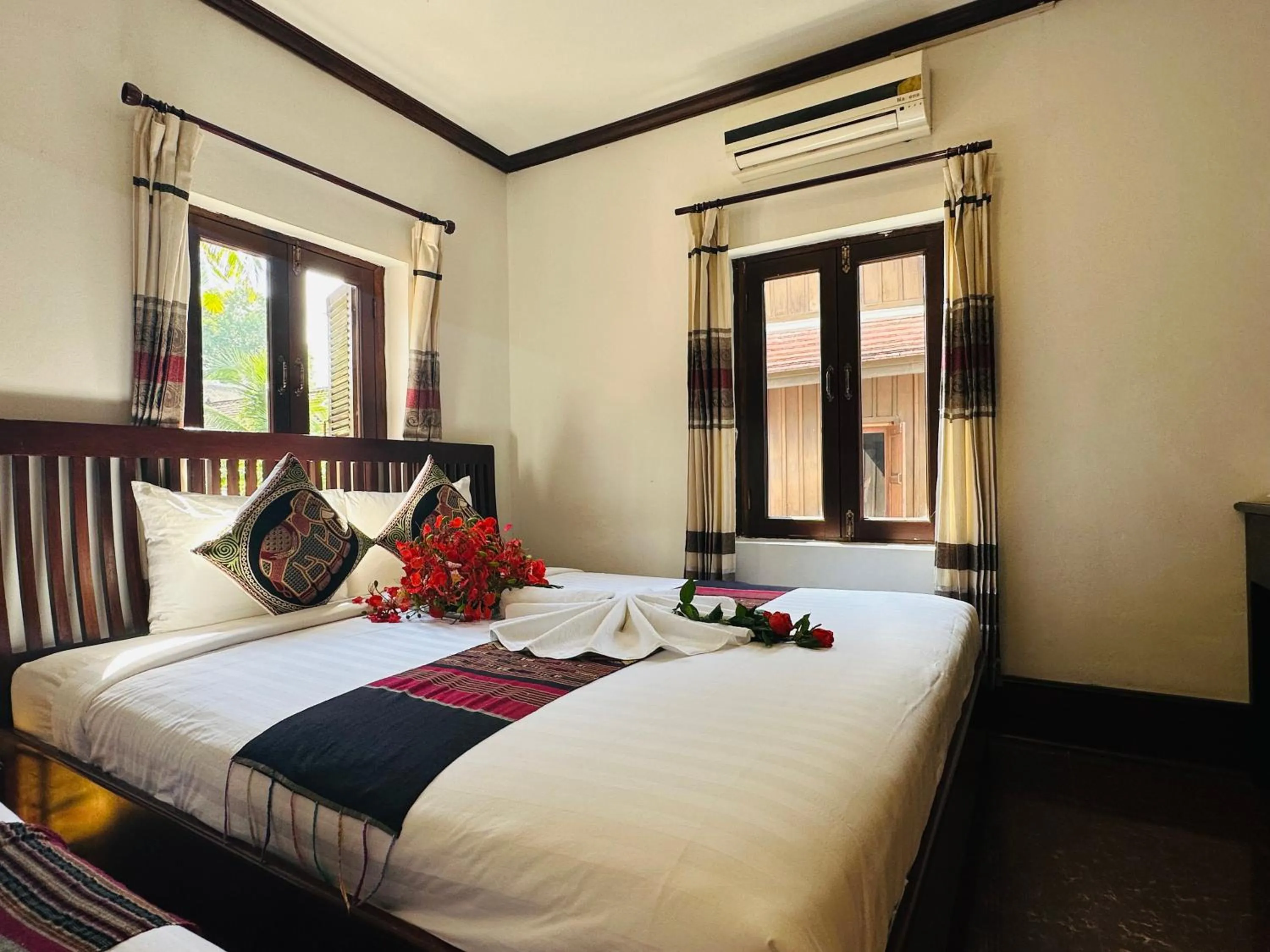 Photo of the whole room, Bed in Thatsaphone Hotel