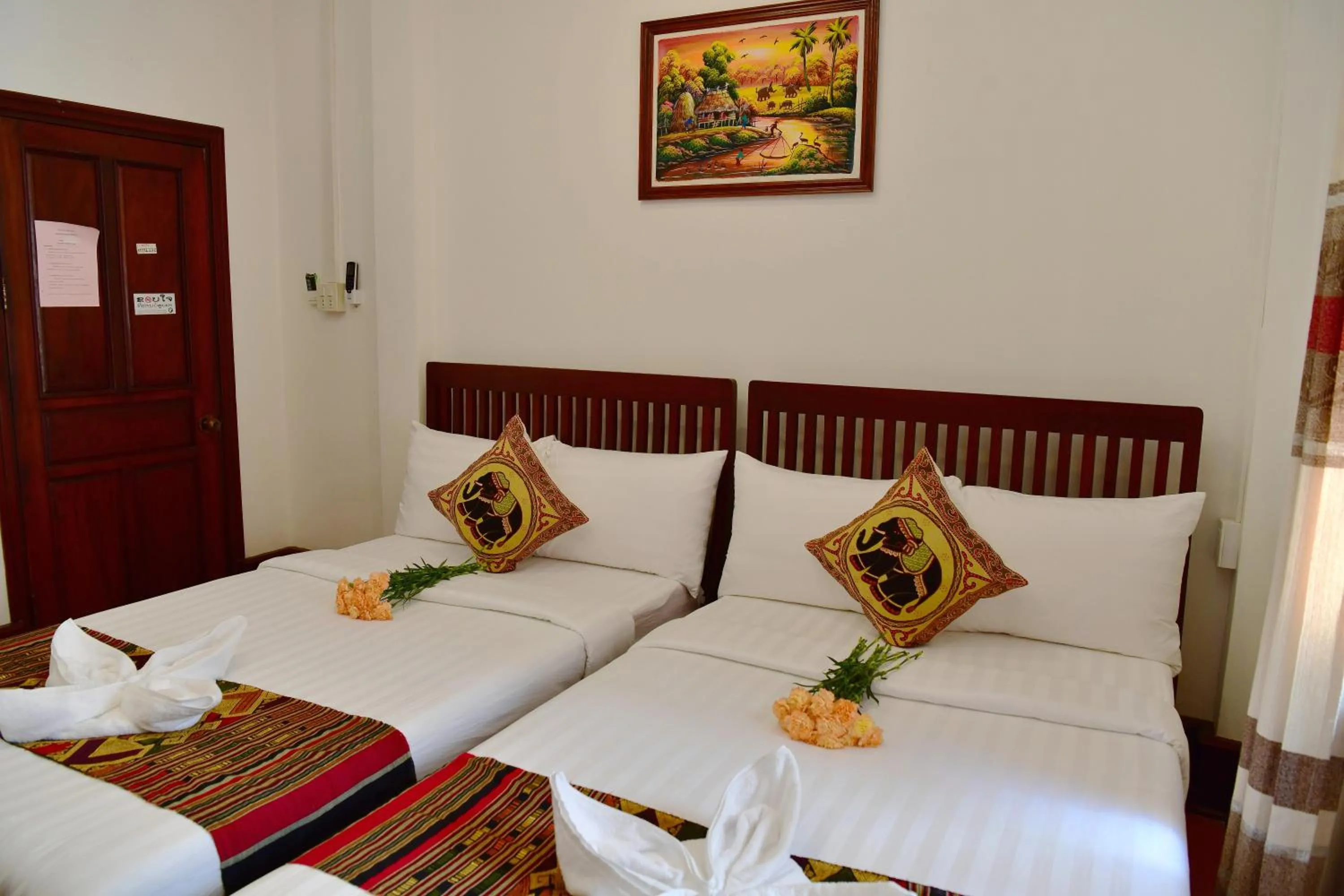 Living room, Bed in Thatsaphone Hotel