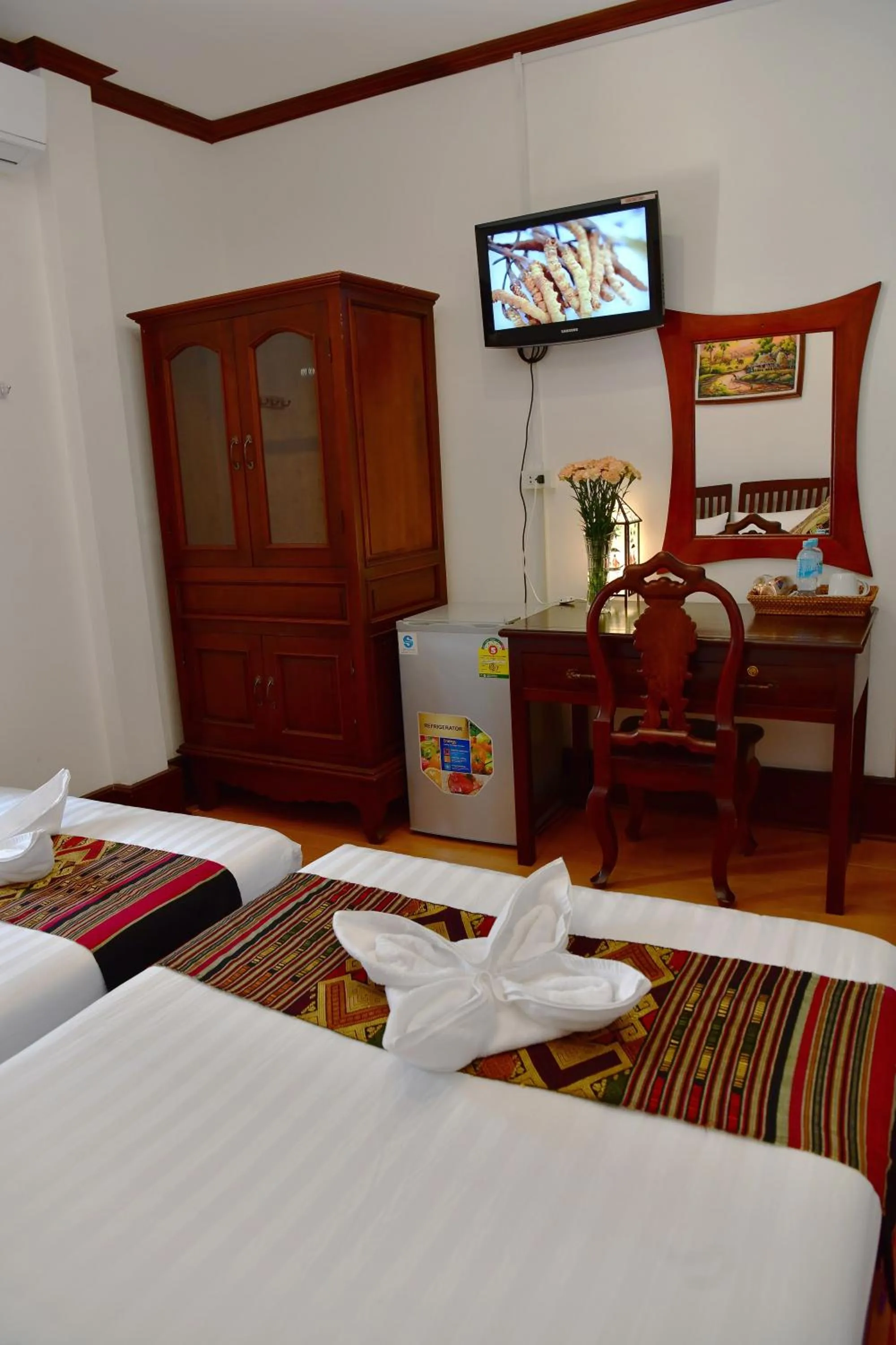 hair dresser, Bed in Thatsaphone Hotel