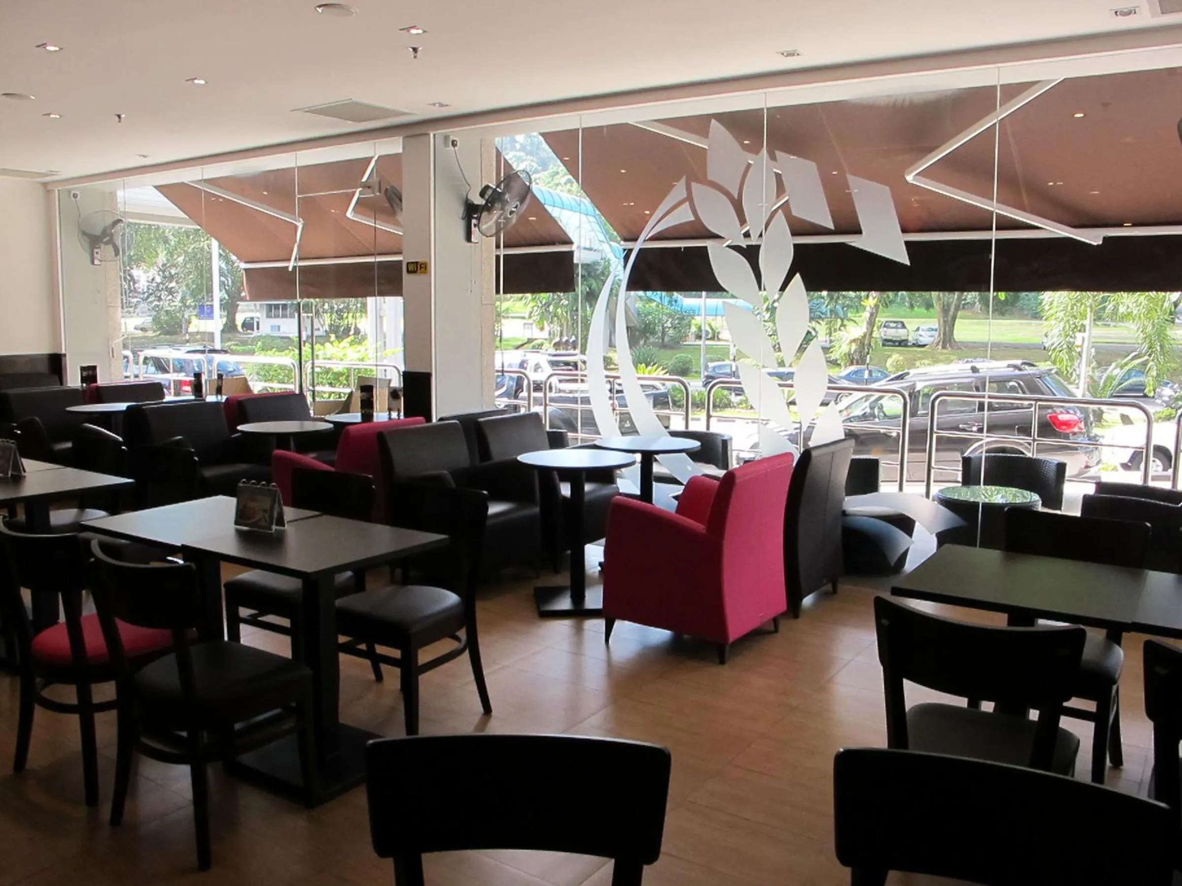 Restaurant/places to eat in Badi'ah Hotel