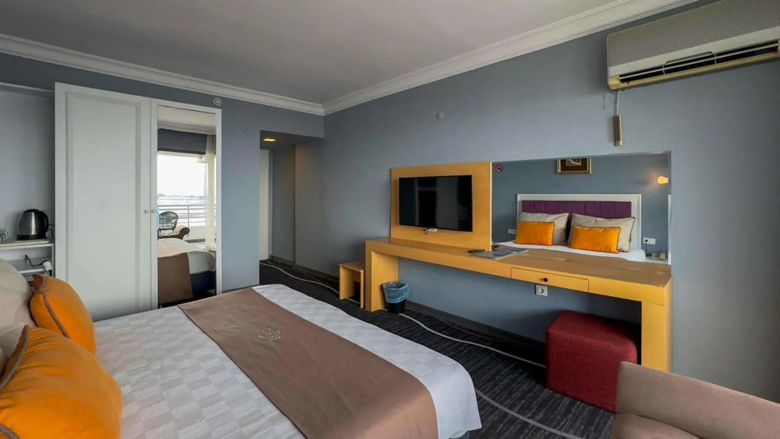 Bed in Suhan Seaport Hotel