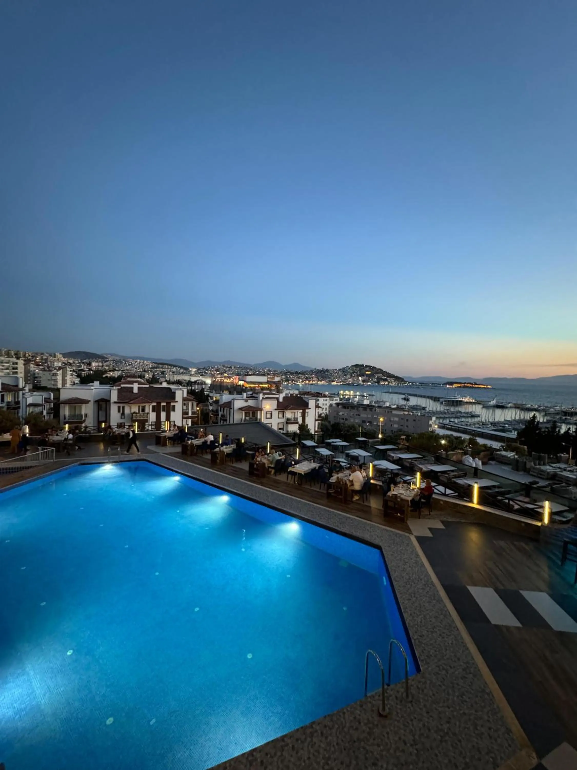 Restaurant/places to eat in Suhan Seaport Hotel