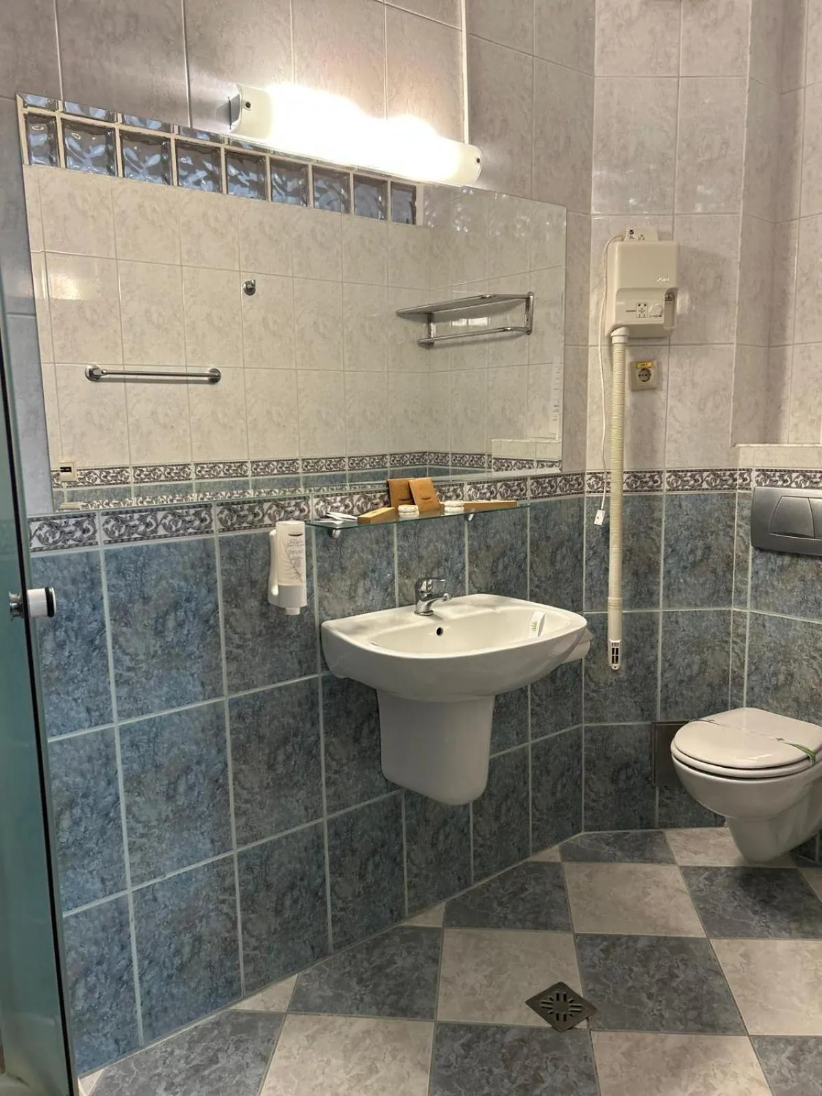 Toilet in Vila Condor