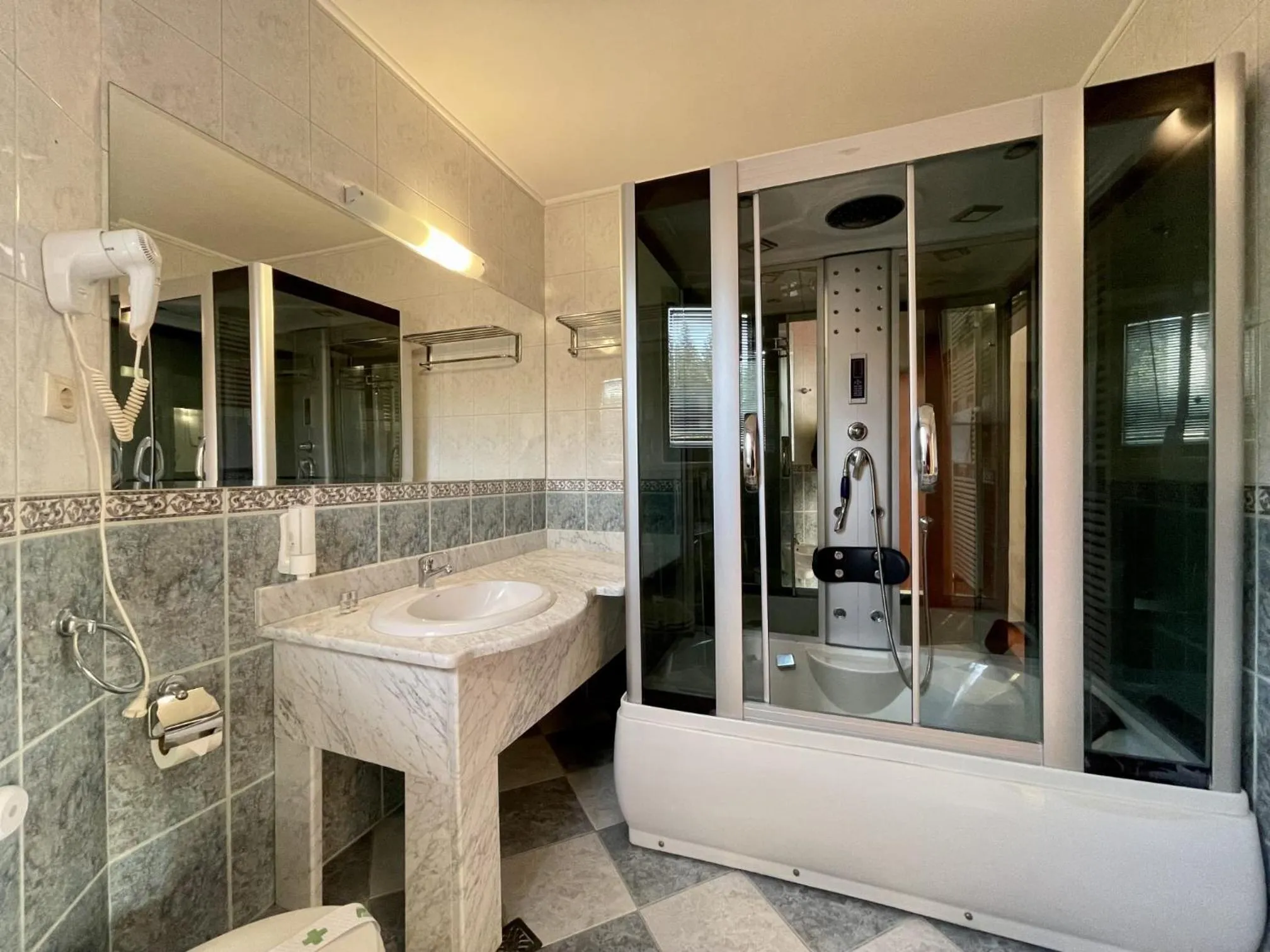 Shower in Vila Condor