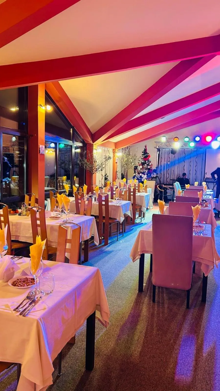 Restaurant/places to eat in Vila Condor