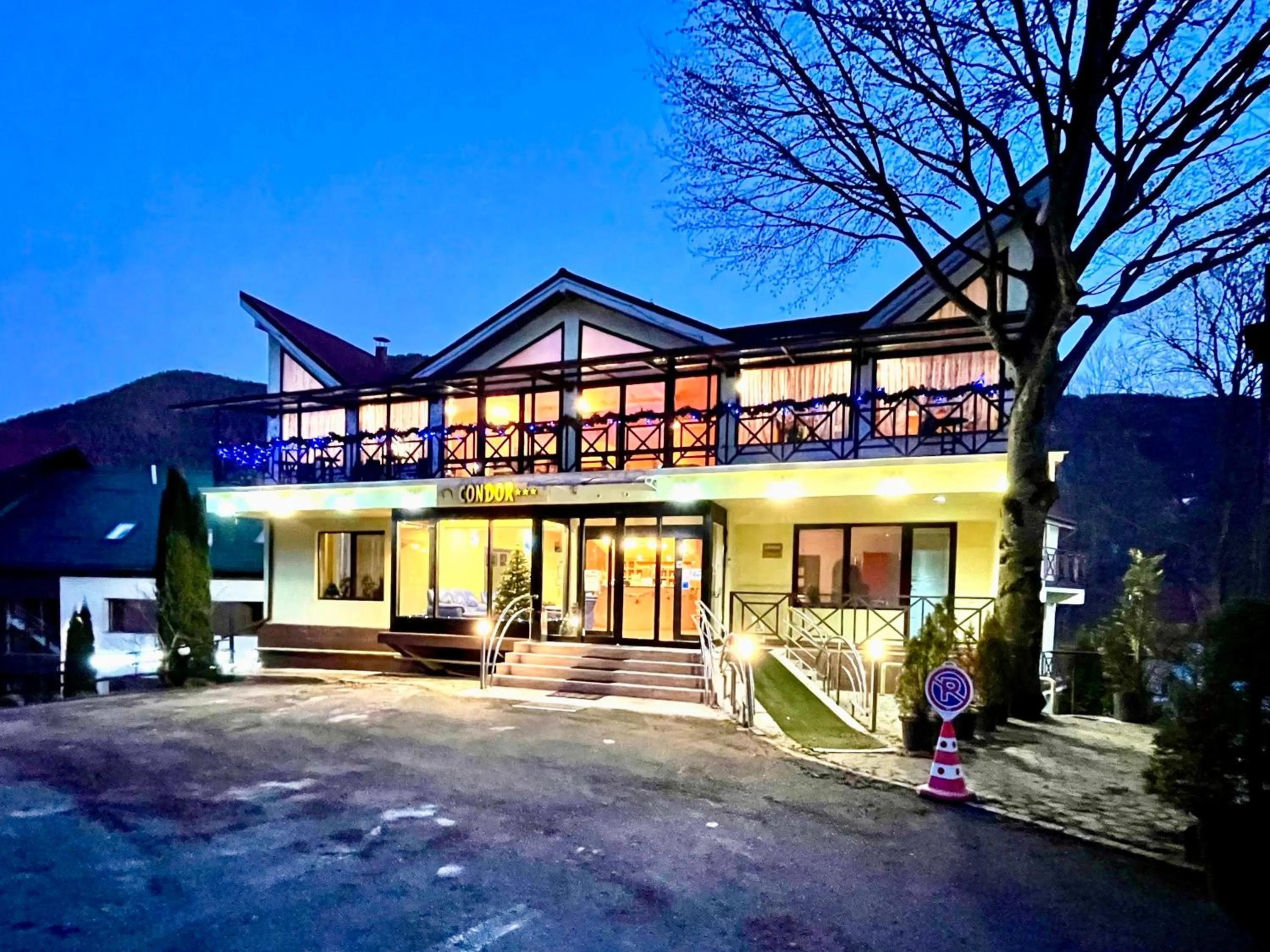 Property building in Vila Condor