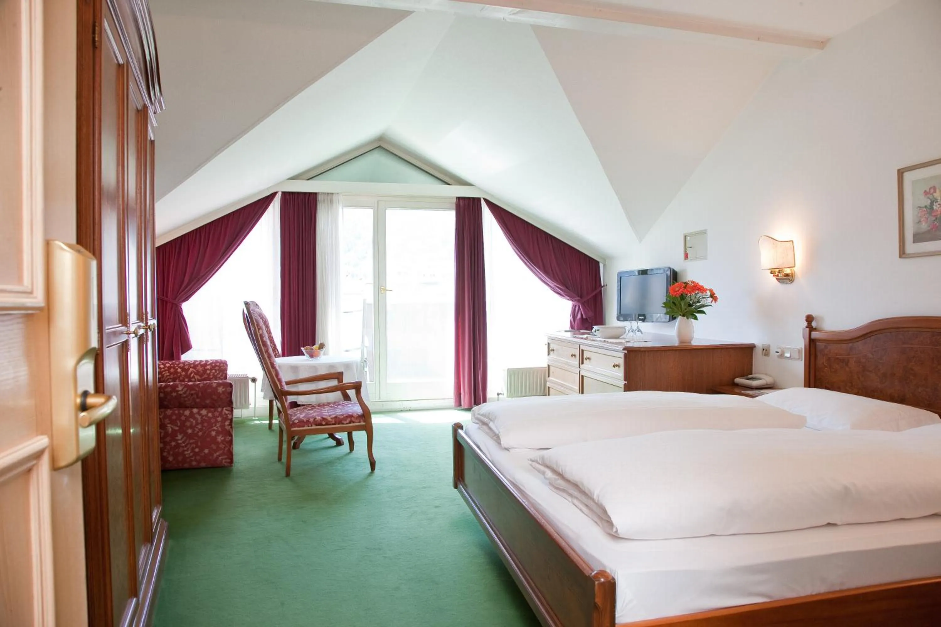 Photo of the whole room, Bed in Hotel Grüner Baum