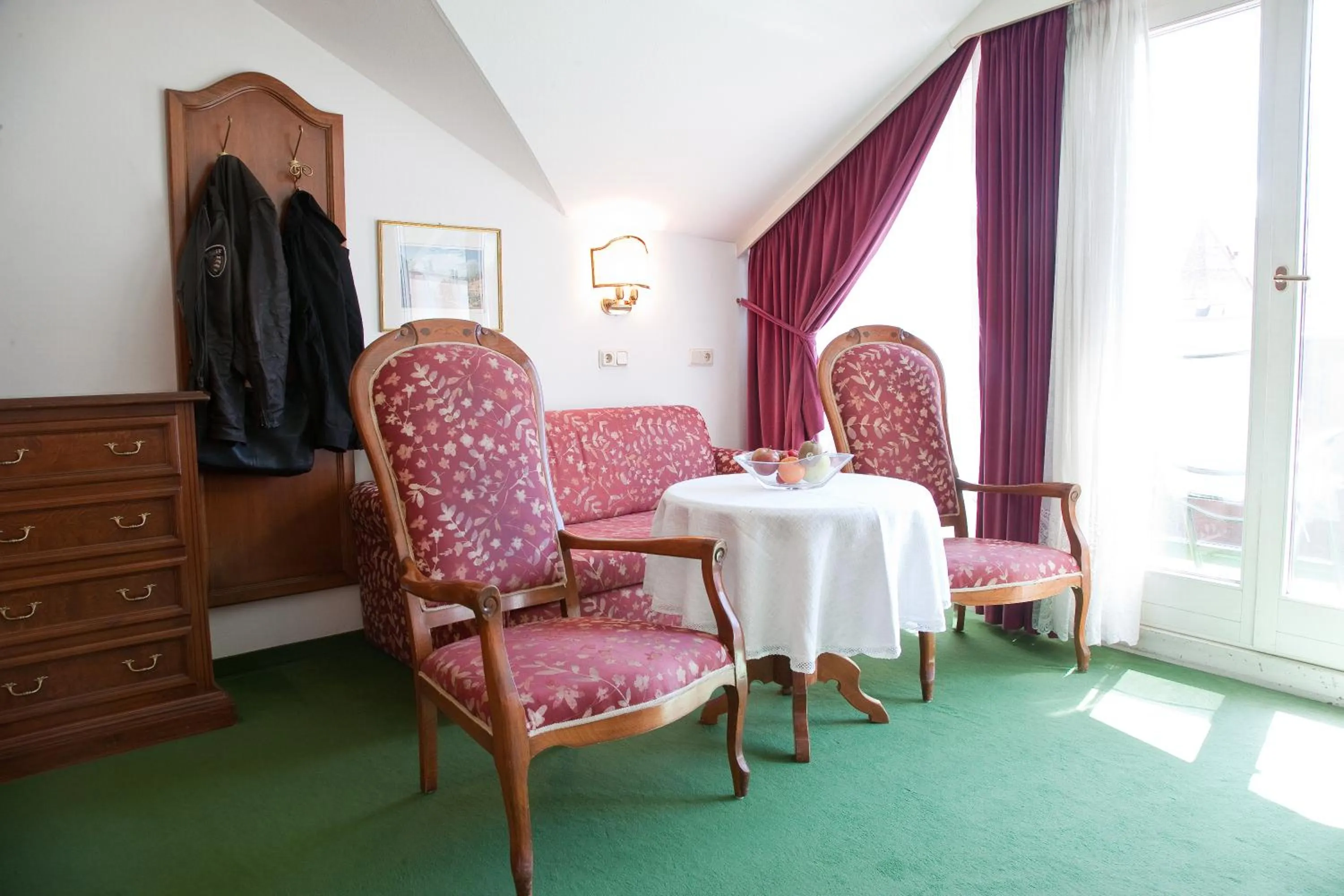 Seating area in Hotel Grüner Baum