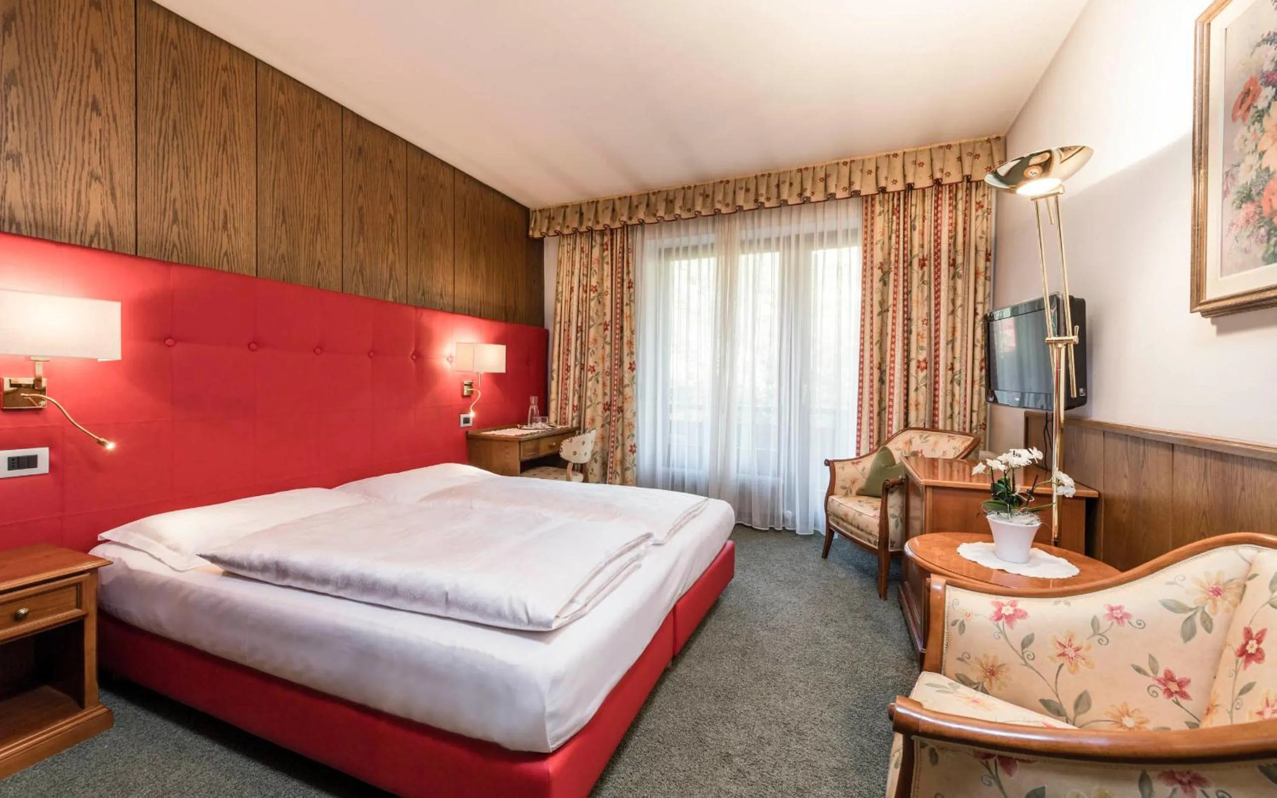 Photo of the whole room, Bed in Hotel Grüner Baum