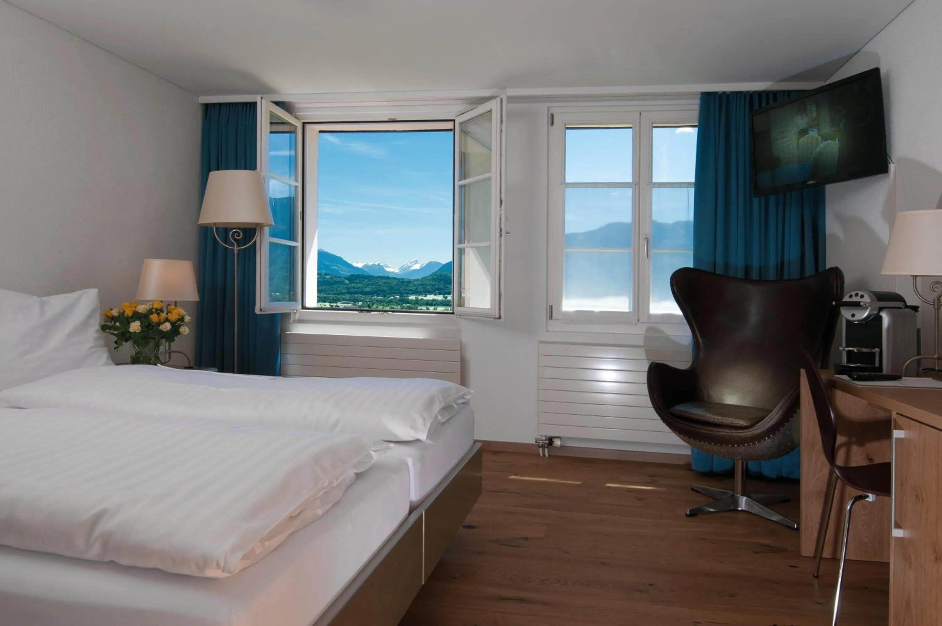 Night, Bed in Hotel Restaurant Schlössli Sax