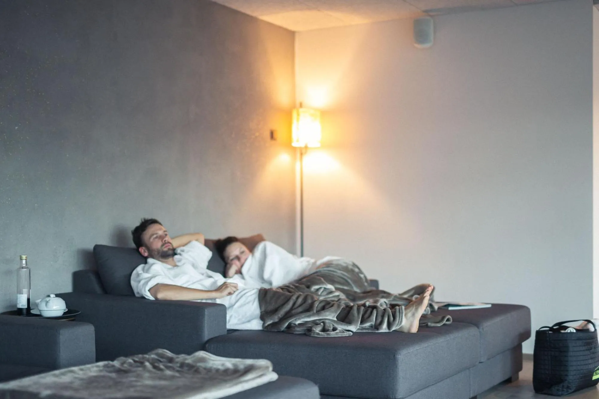 Swimming pool, Bed in Alpinhotel Keil