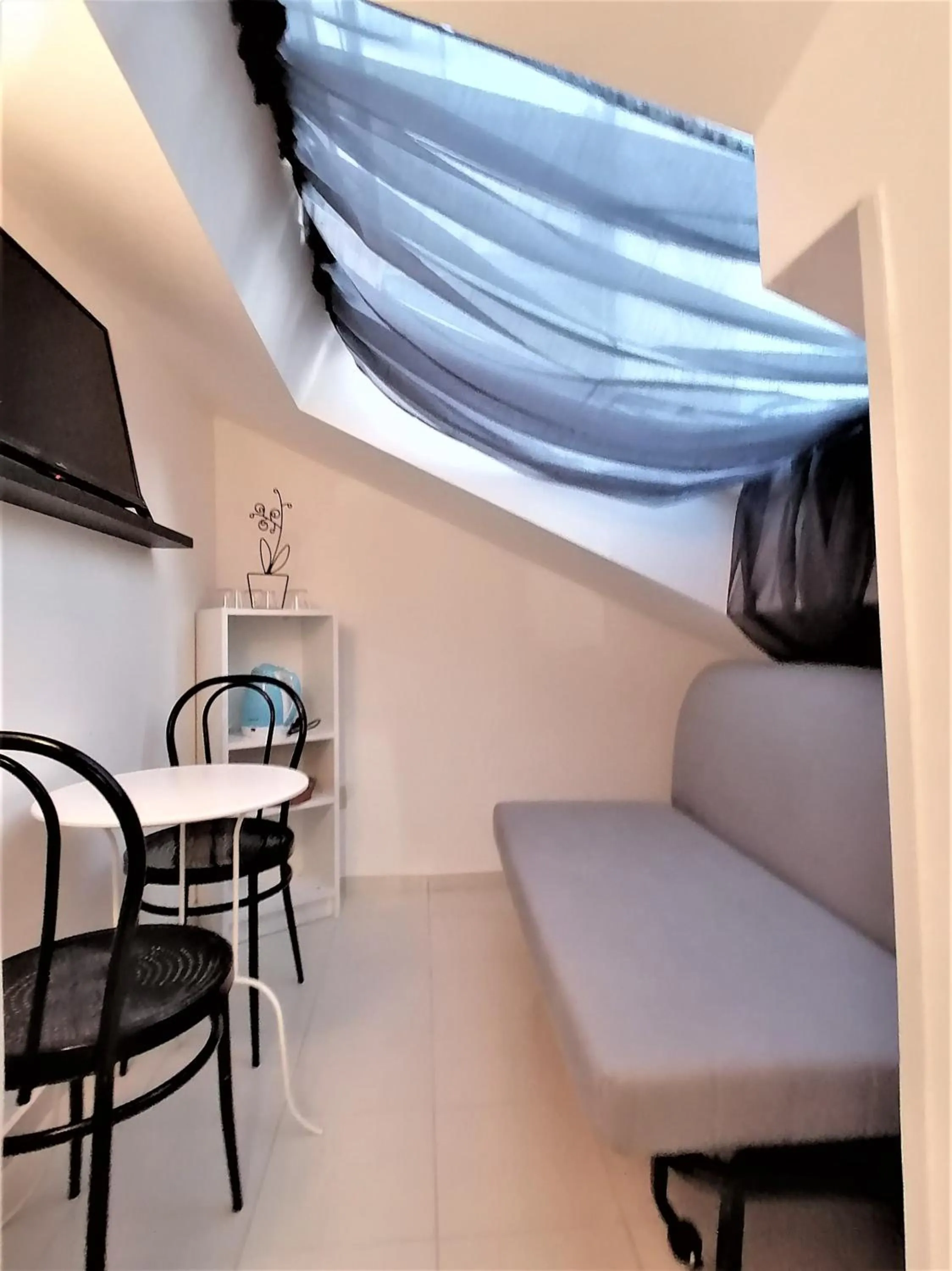 TV and multimedia in Mercanti Attic Version