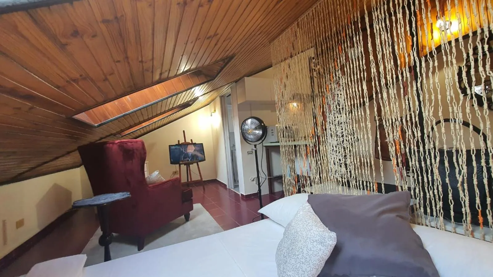 TV and multimedia in Mercanti Attic Version