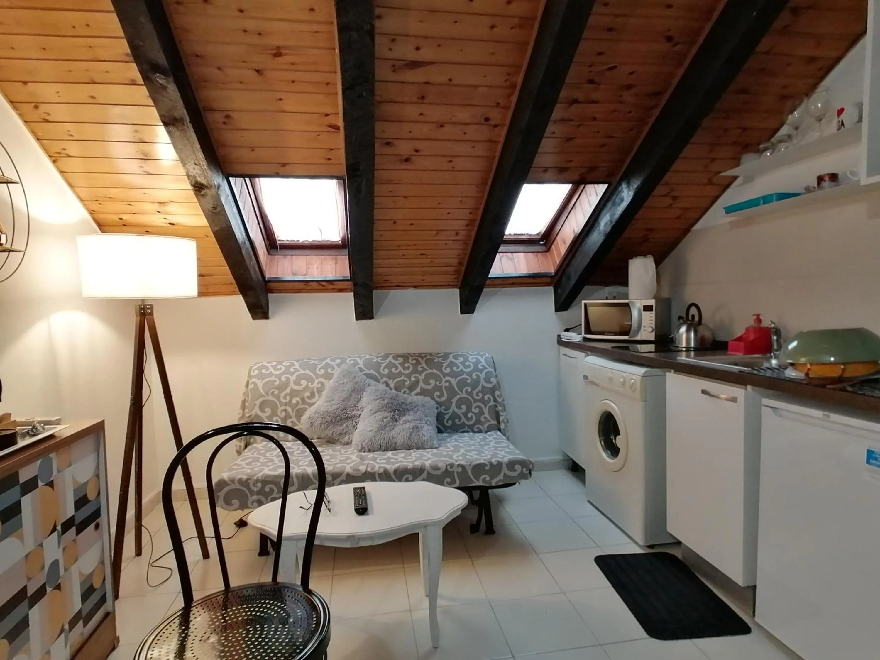 Coffee/tea facilities in Mercanti Attic Version