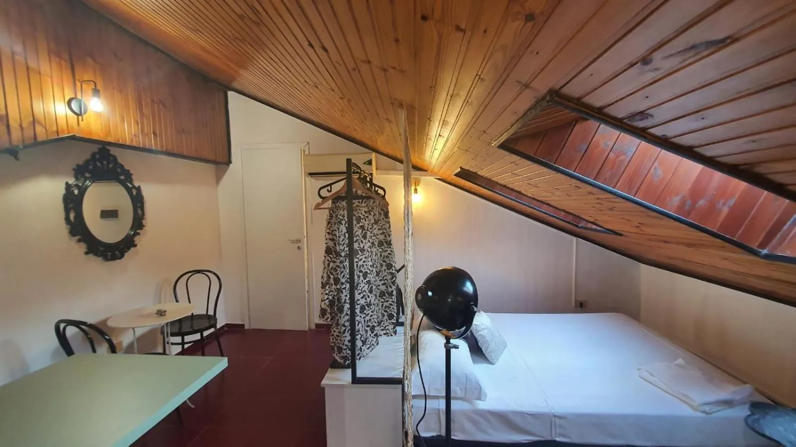 Bed in Mercanti Attic Version