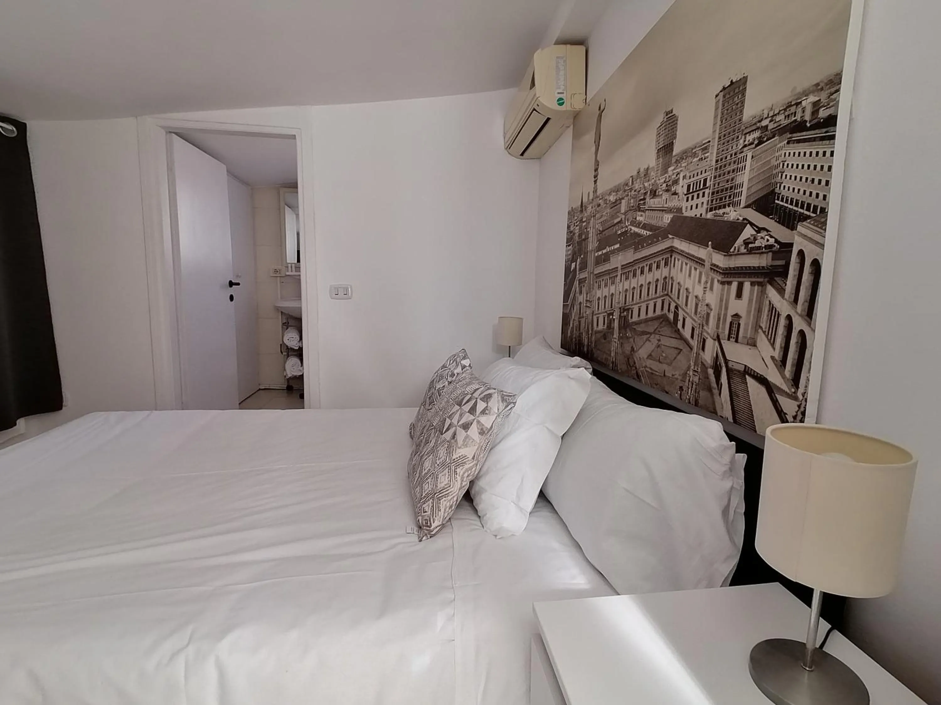 Bed in Mercanti Attic Version