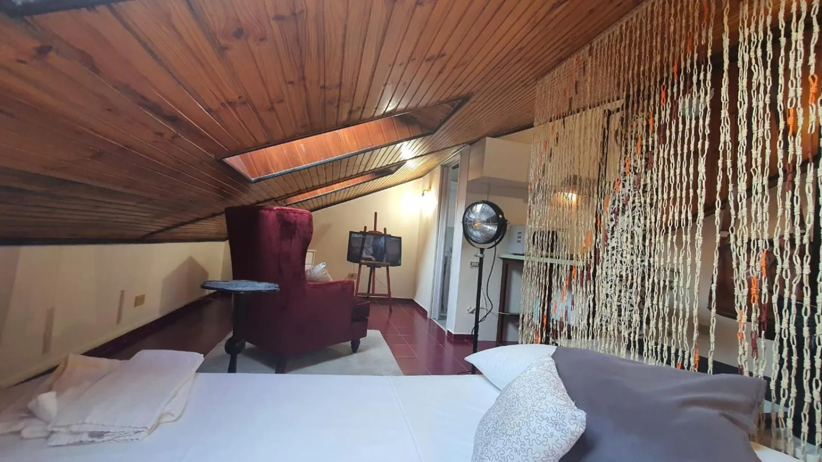 Bed in Mercanti Attic Version