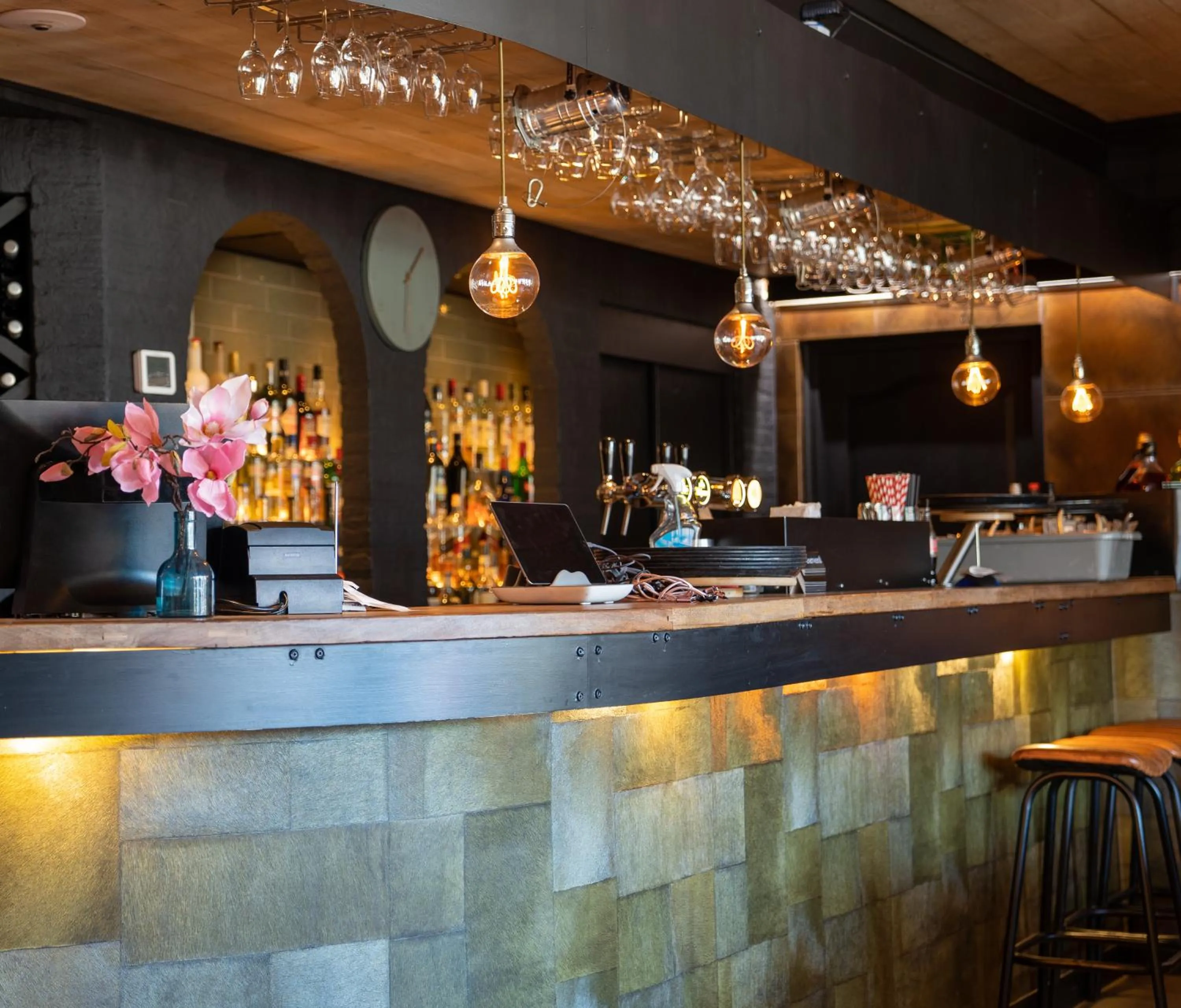 Restaurant/places to eat in Hotel La Boutique