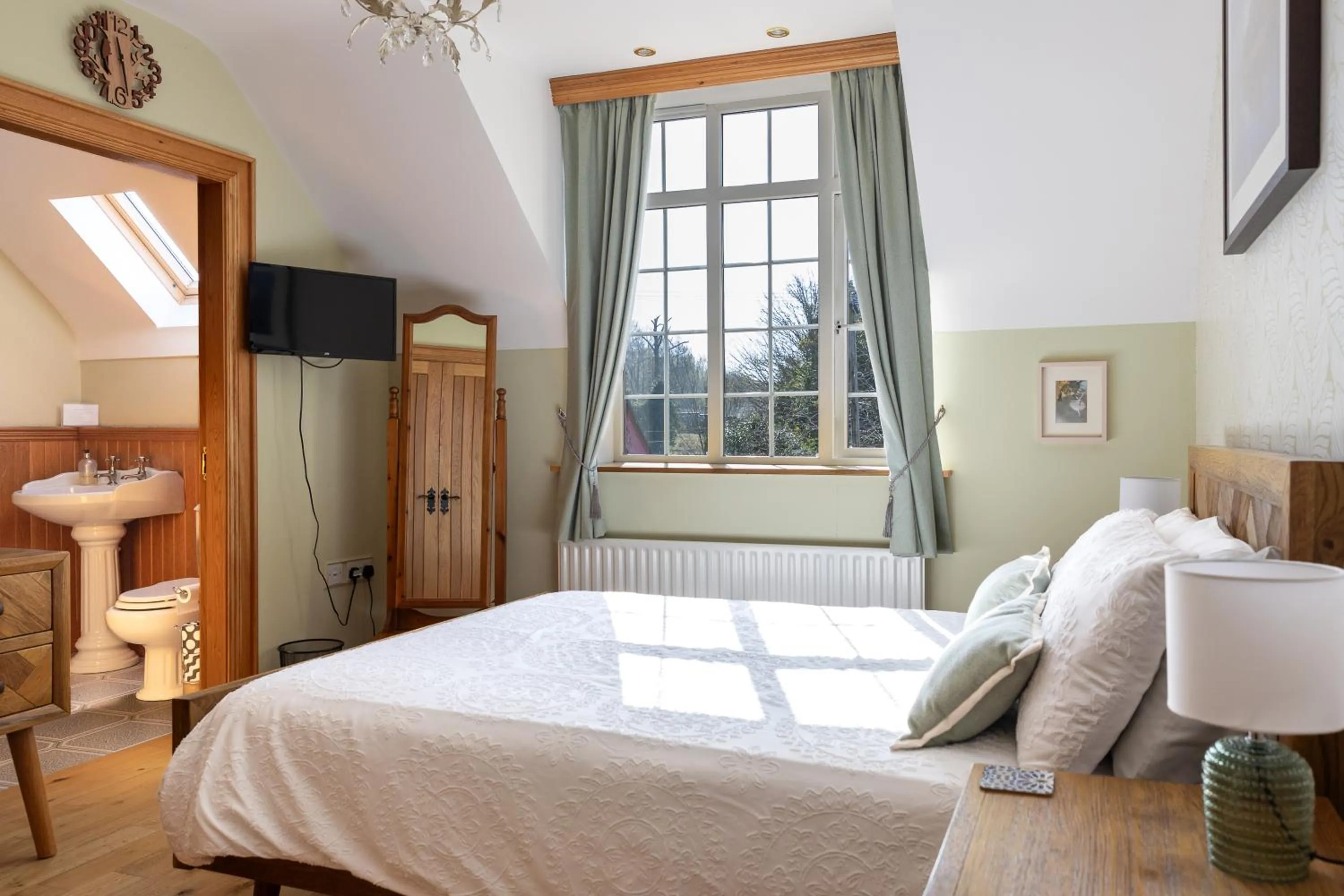 Bedroom, Bed in Rossclare Lodge