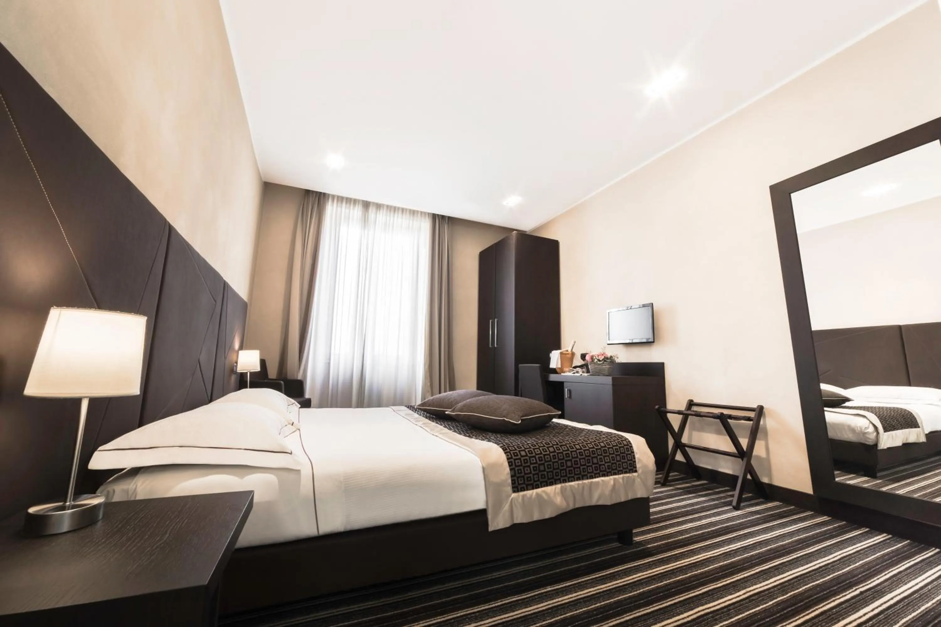 Photo of the whole room, Bed in Hotel Principe Di Torino