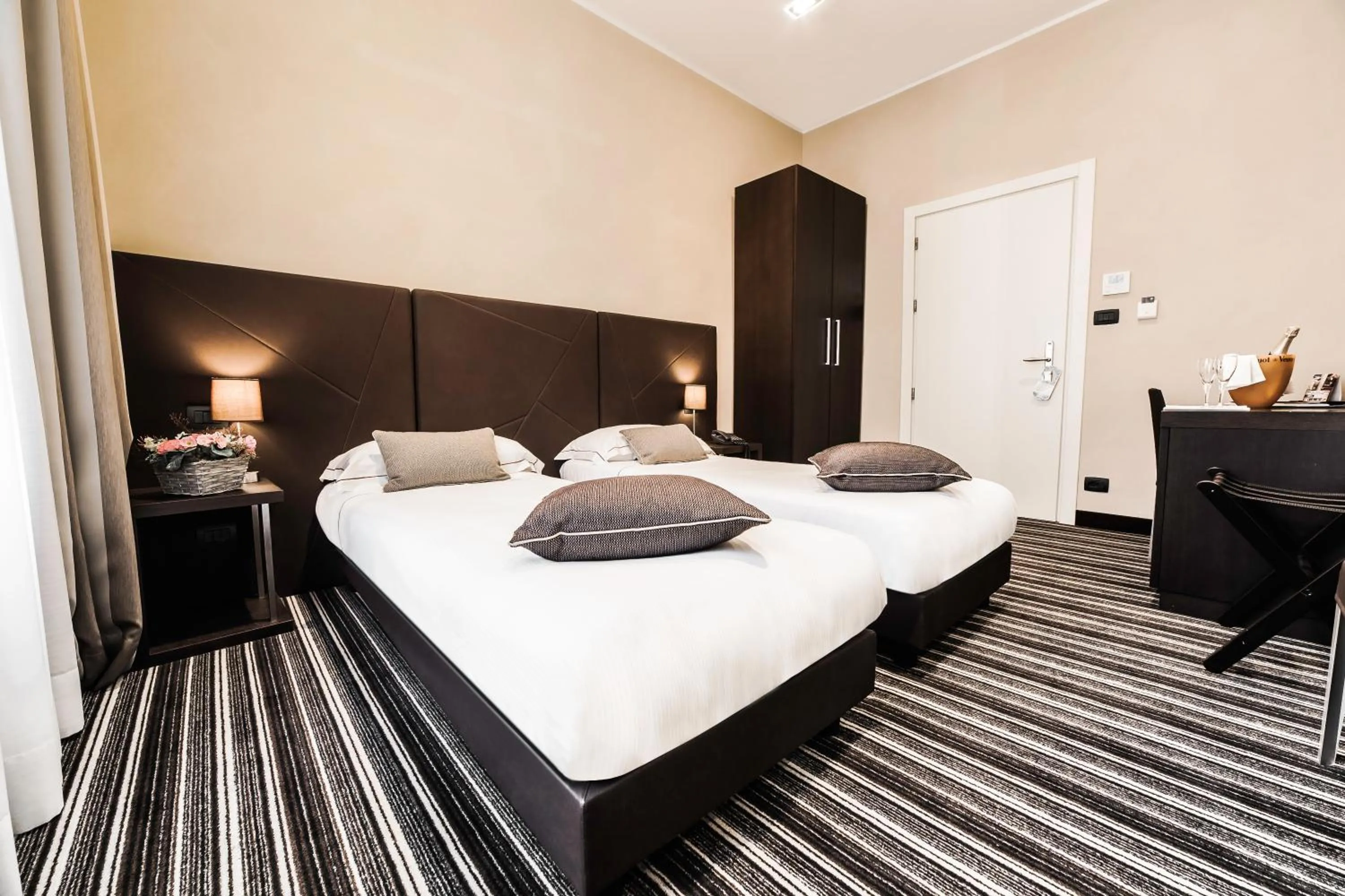 Photo of the whole room, Bed in Hotel Principe Di Torino