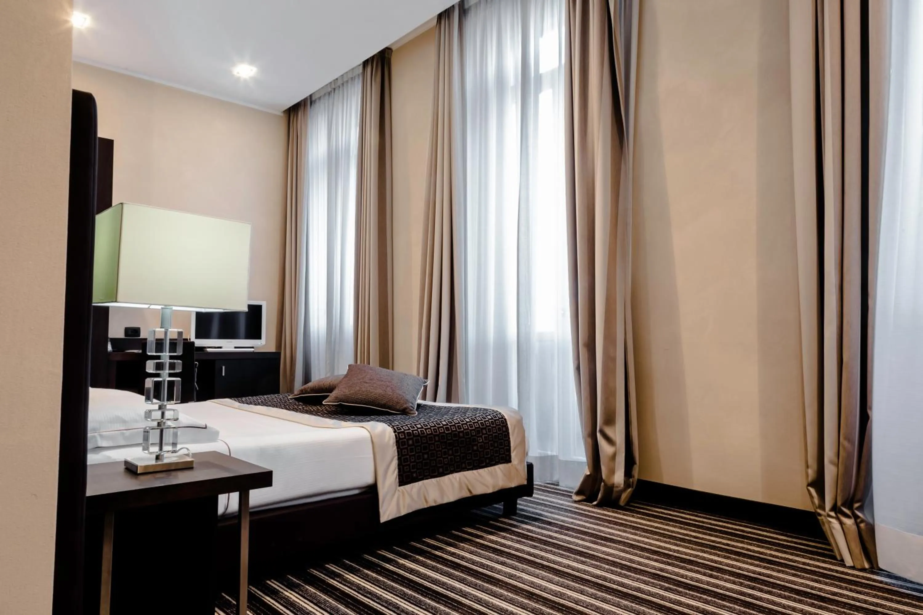 Photo of the whole room, Bed in Hotel Principe Di Torino