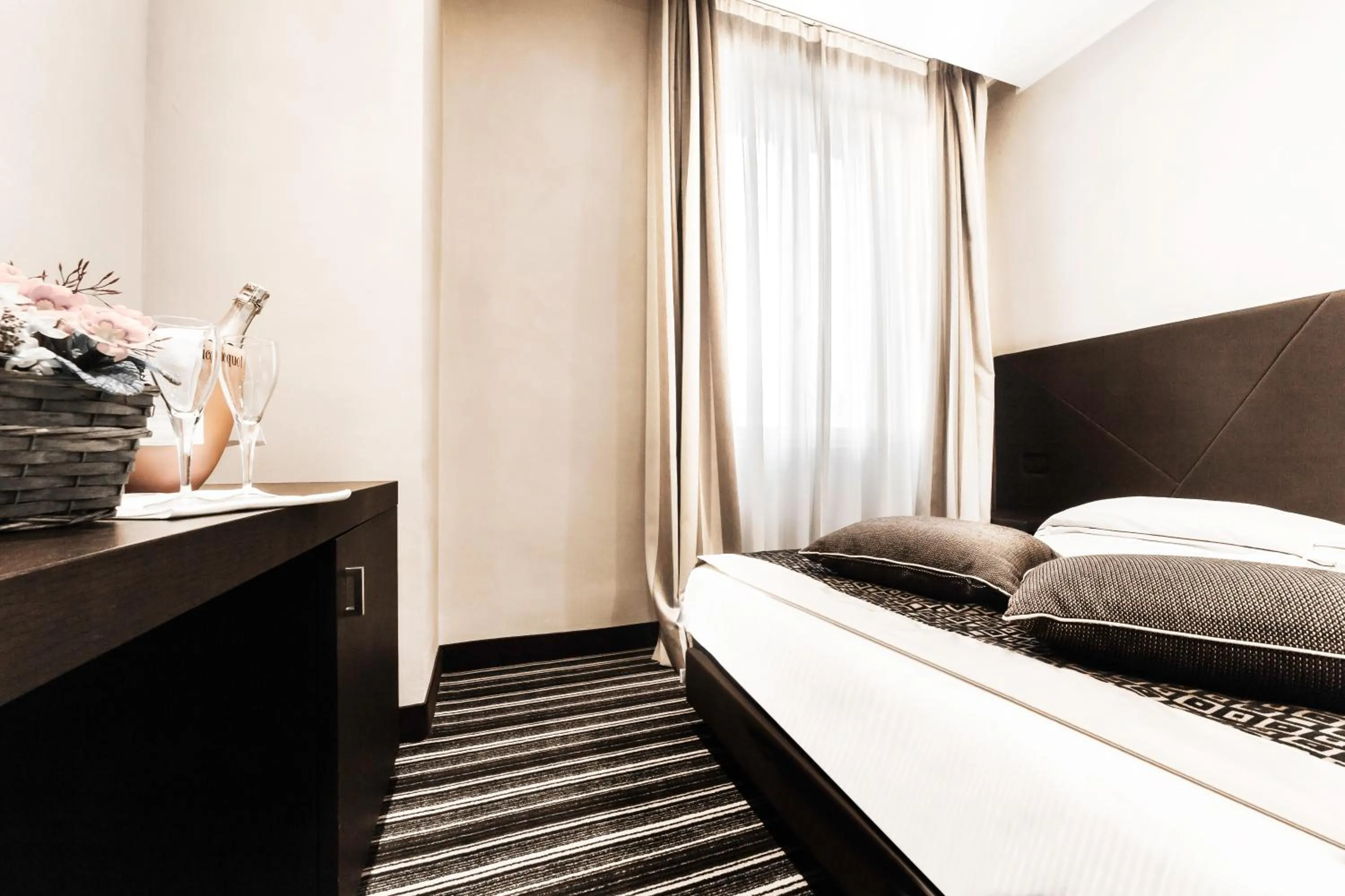 Photo of the whole room, Bed in Hotel Principe Di Torino