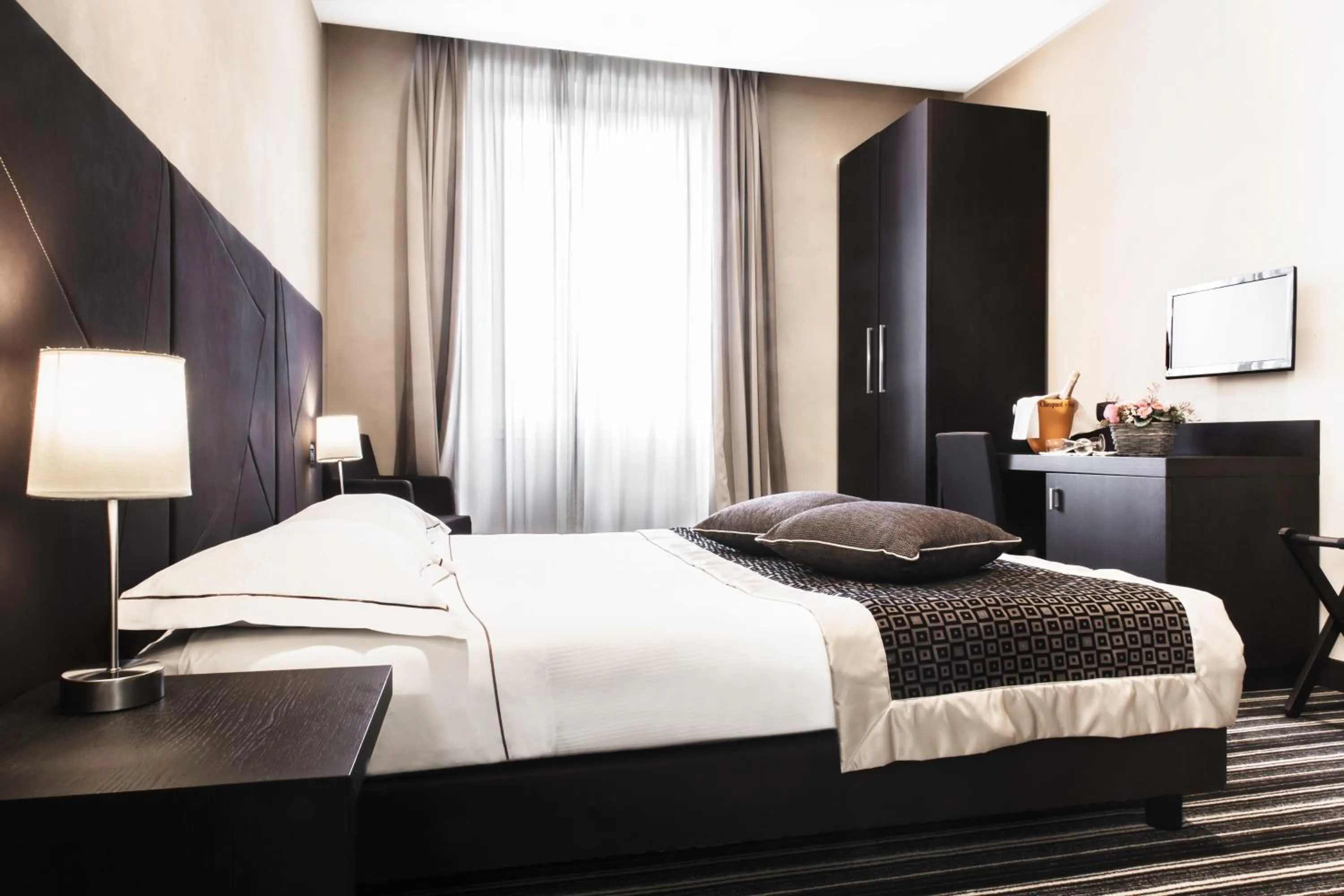 Photo of the whole room, Bed in Hotel Principe Di Torino