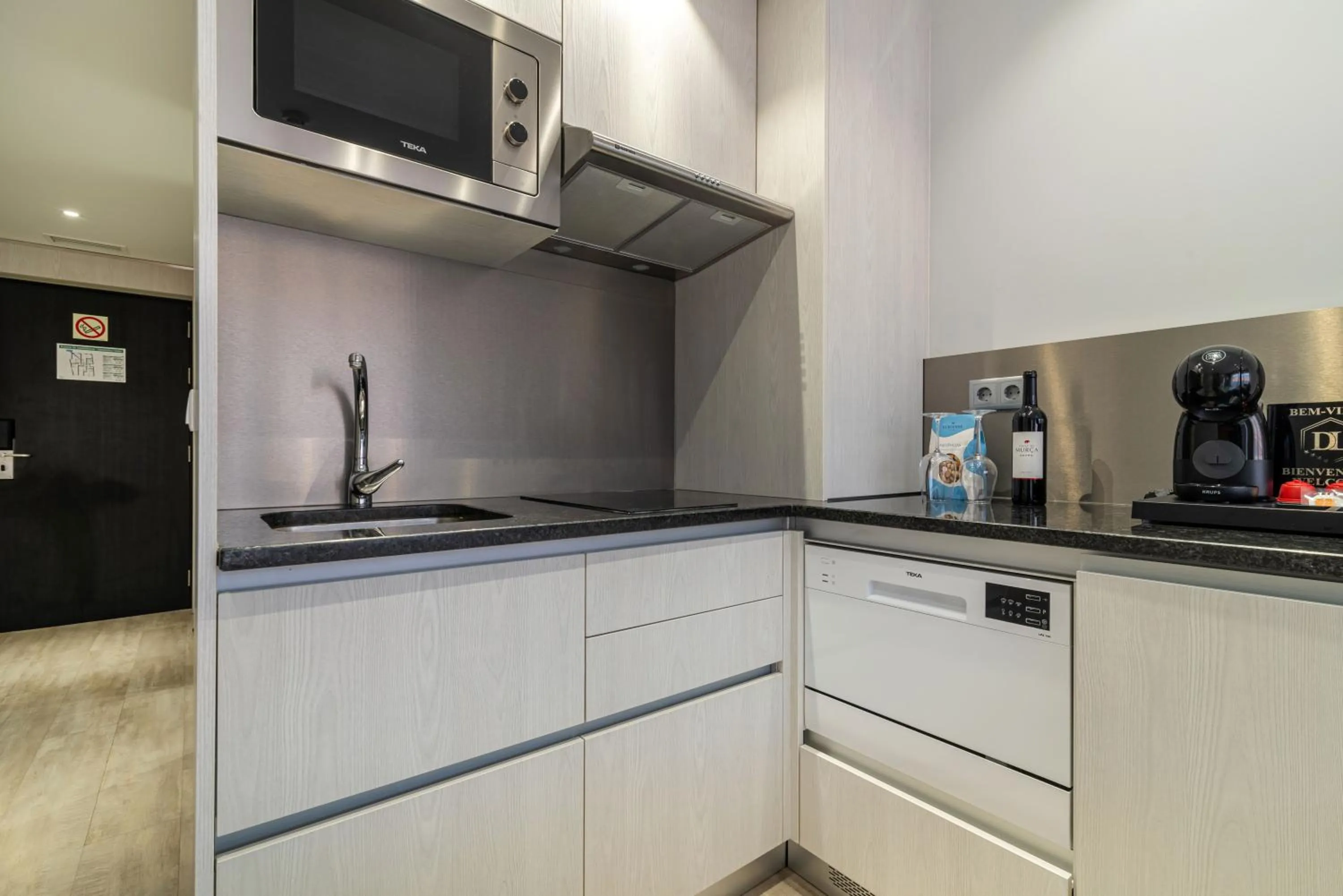 Coffee/tea facilities in Smartr Porto Gaia & Spa