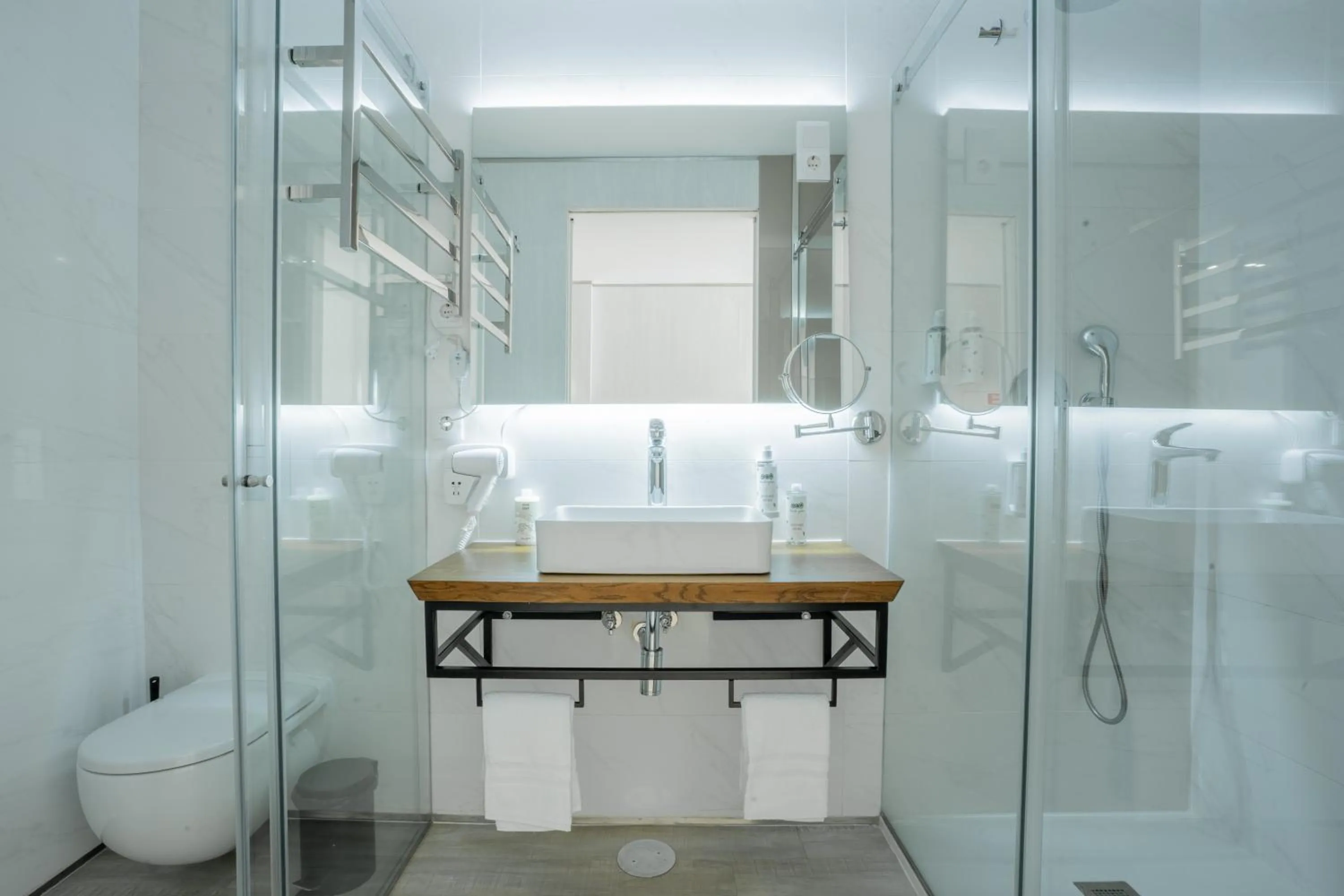 Shower in Smartr Porto Gaia & Spa