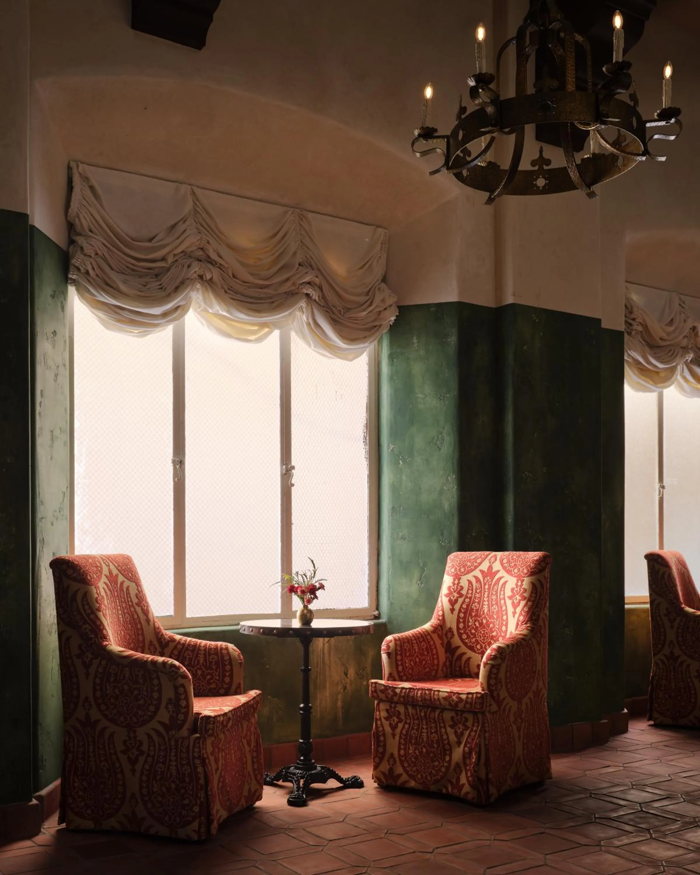 Communal lounge/ TV room in Graduate by Hilton Palo Alto