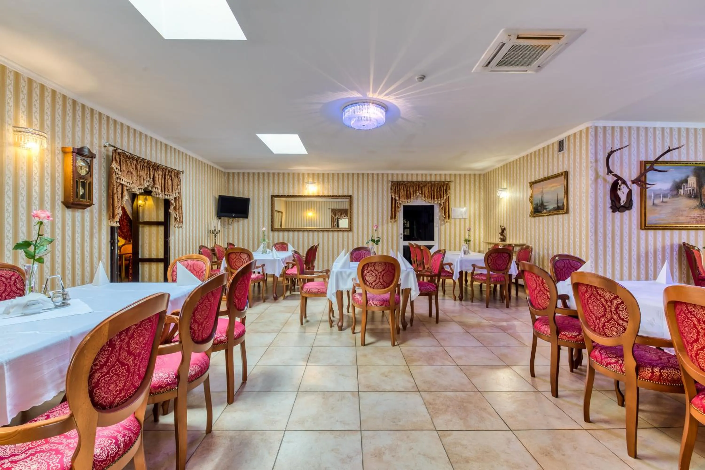 Restaurant/places to eat in Hotel Gracja
