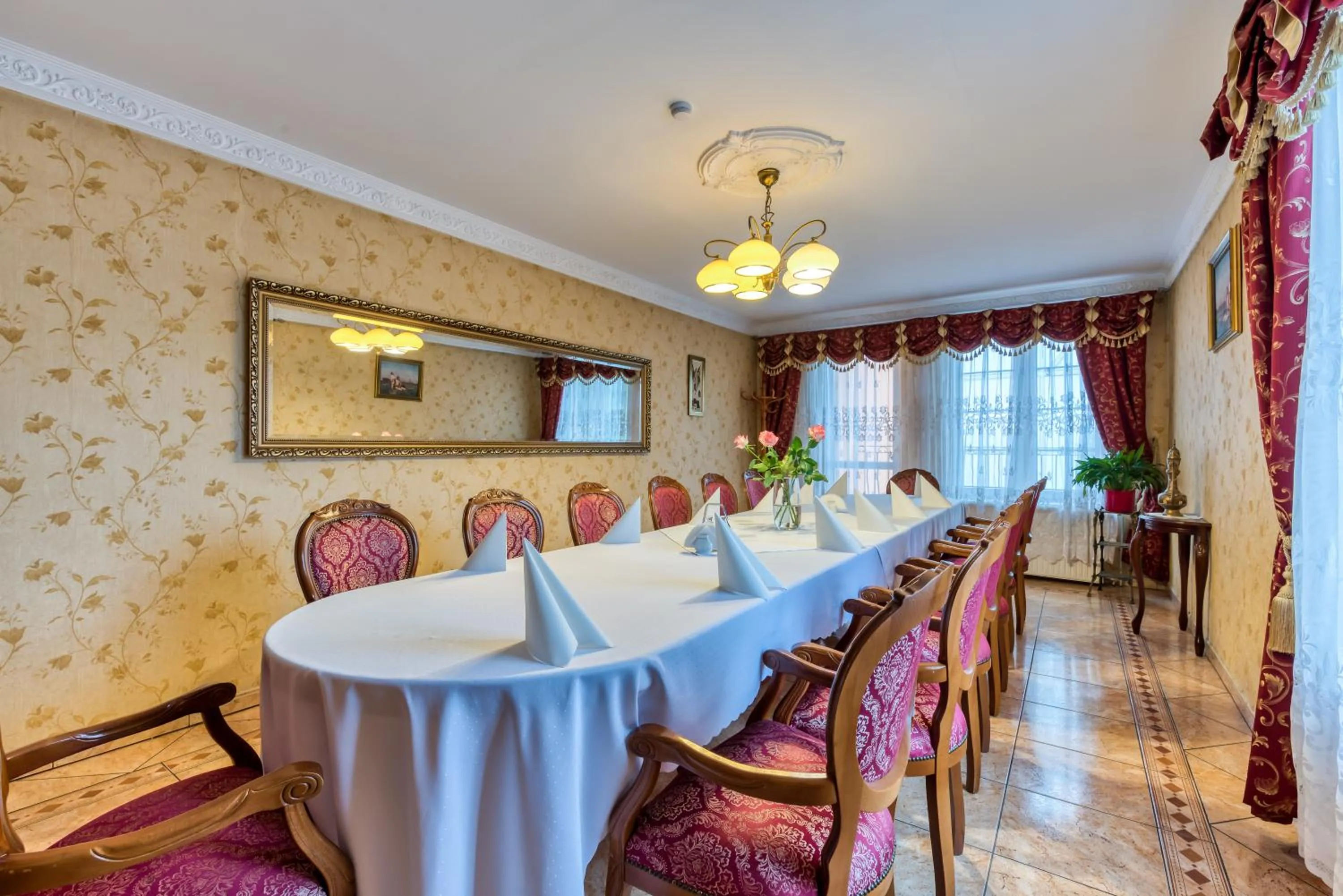 Restaurant/places to eat in Hotel Gracja