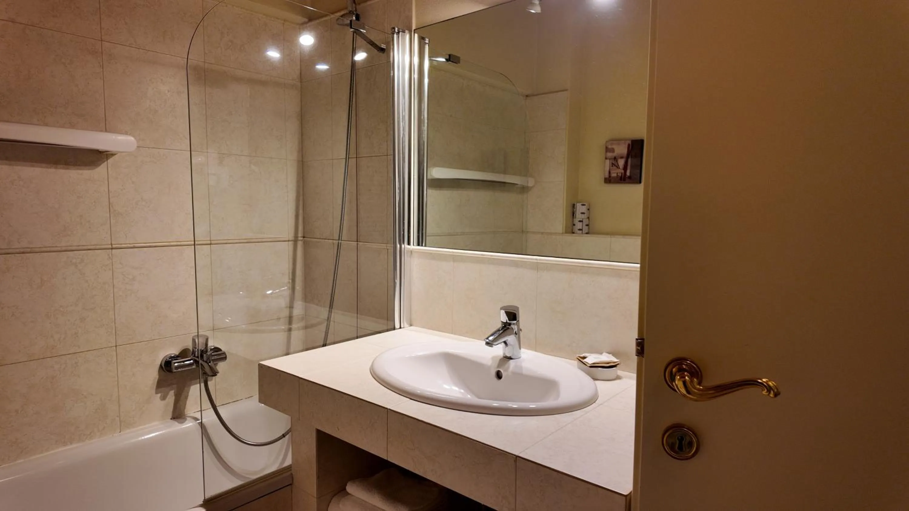 Shower in Apartments Relais Corte Paradiso