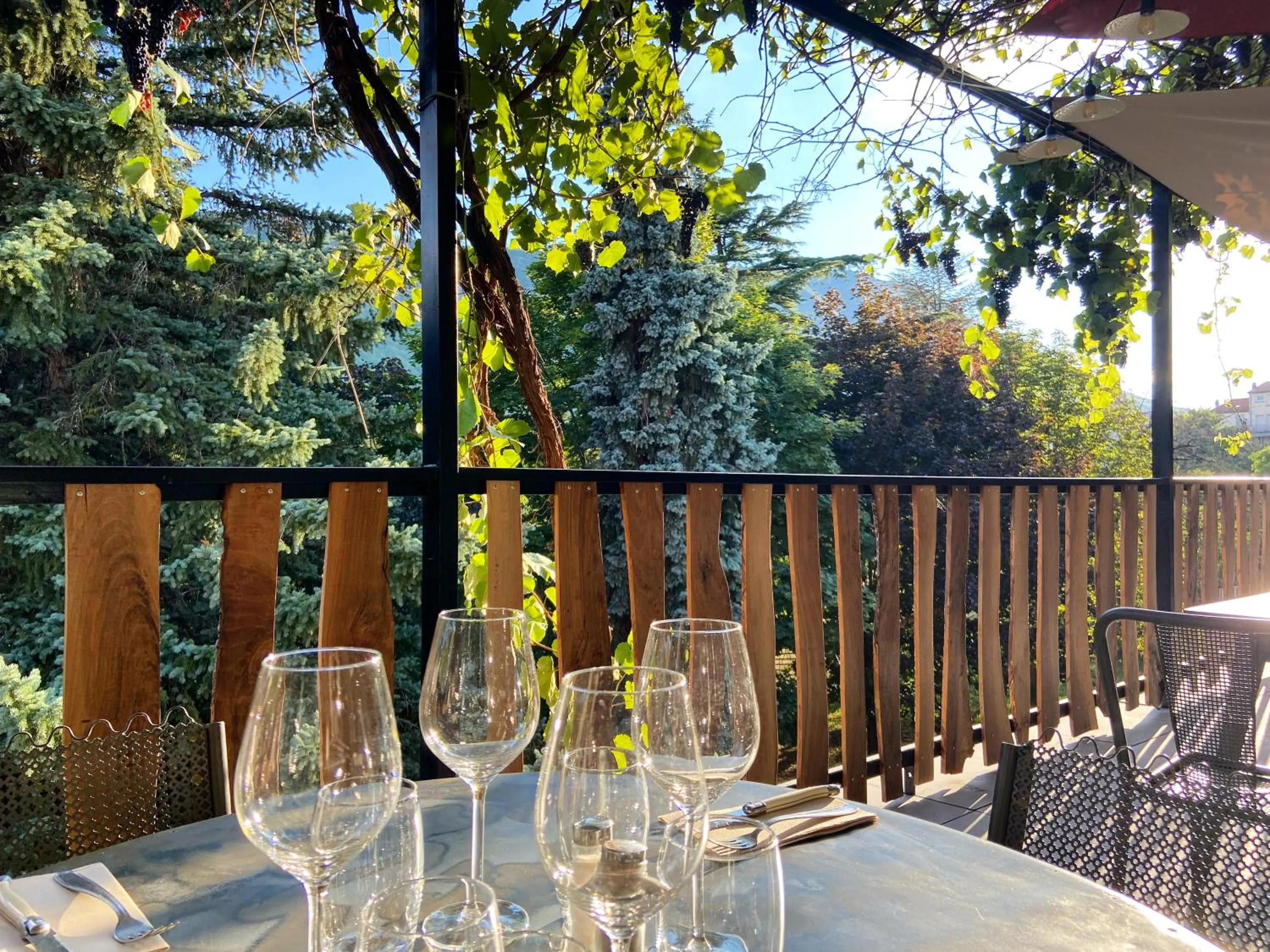 Restaurant/places to eat in Les Terrasses