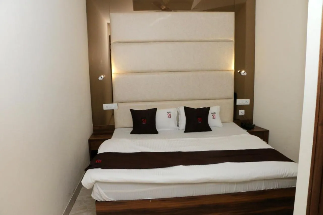 Harish Guest House - Near Railway Station CHD